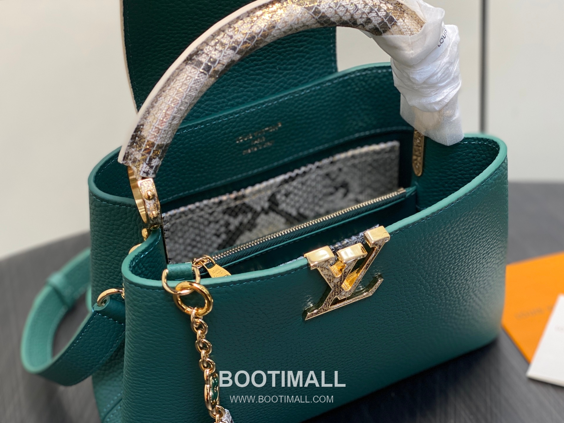 Louis Vuitton Capucines BB Taurillon Leather Top Handle Bag with Python Trim Chain Detail 루이비통 카퓌신 BB 타우릴론 레더 탑핸들백 M89369 27cm 9