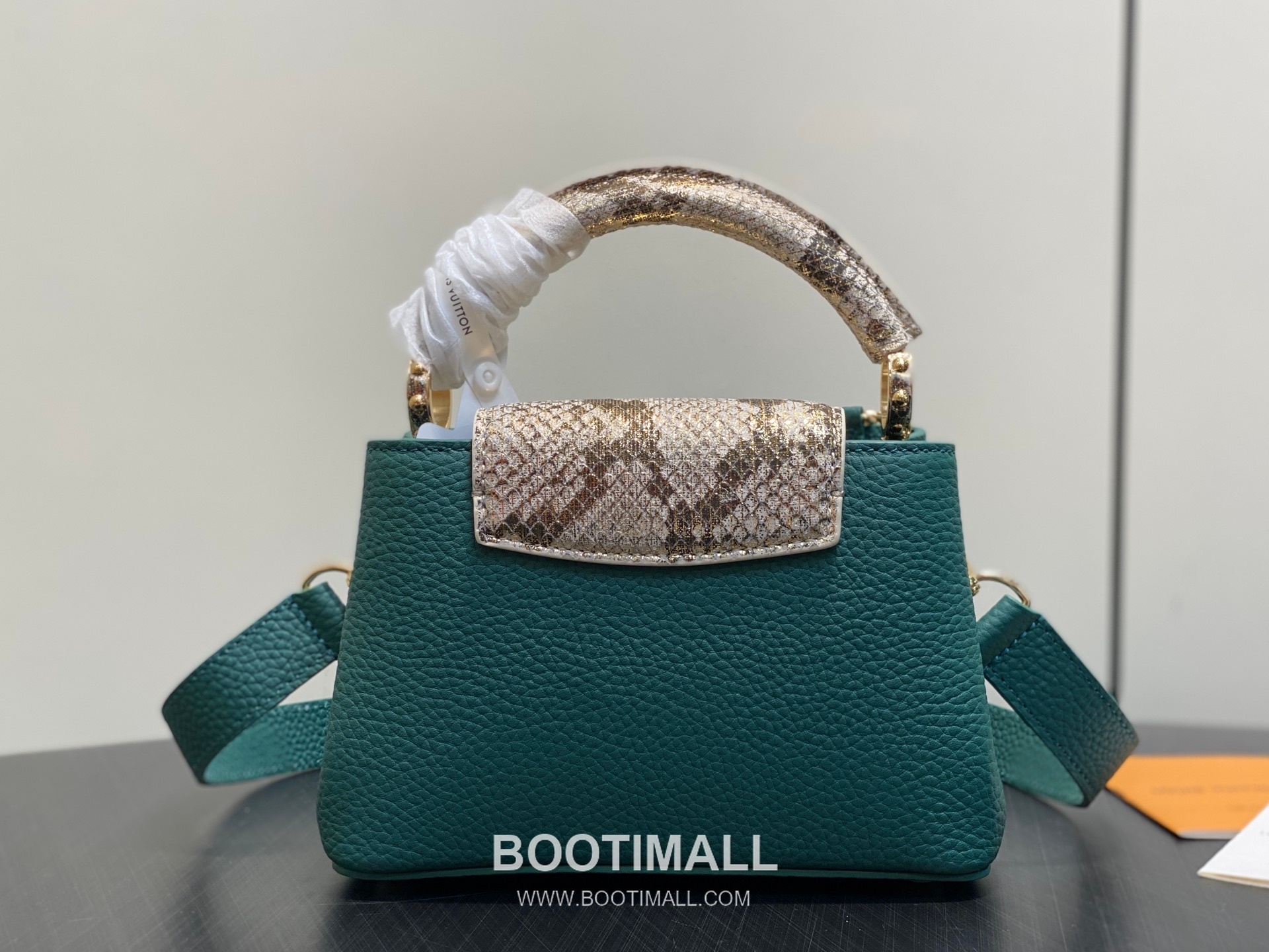 Louis Vuitton Capucines Mini Taurillon Leather Top Handle Bag with Python Trim Chain Detail 루이비통 카퓌신 미니 타우릴론 레더 탑핸들백 M89369 21cm 3