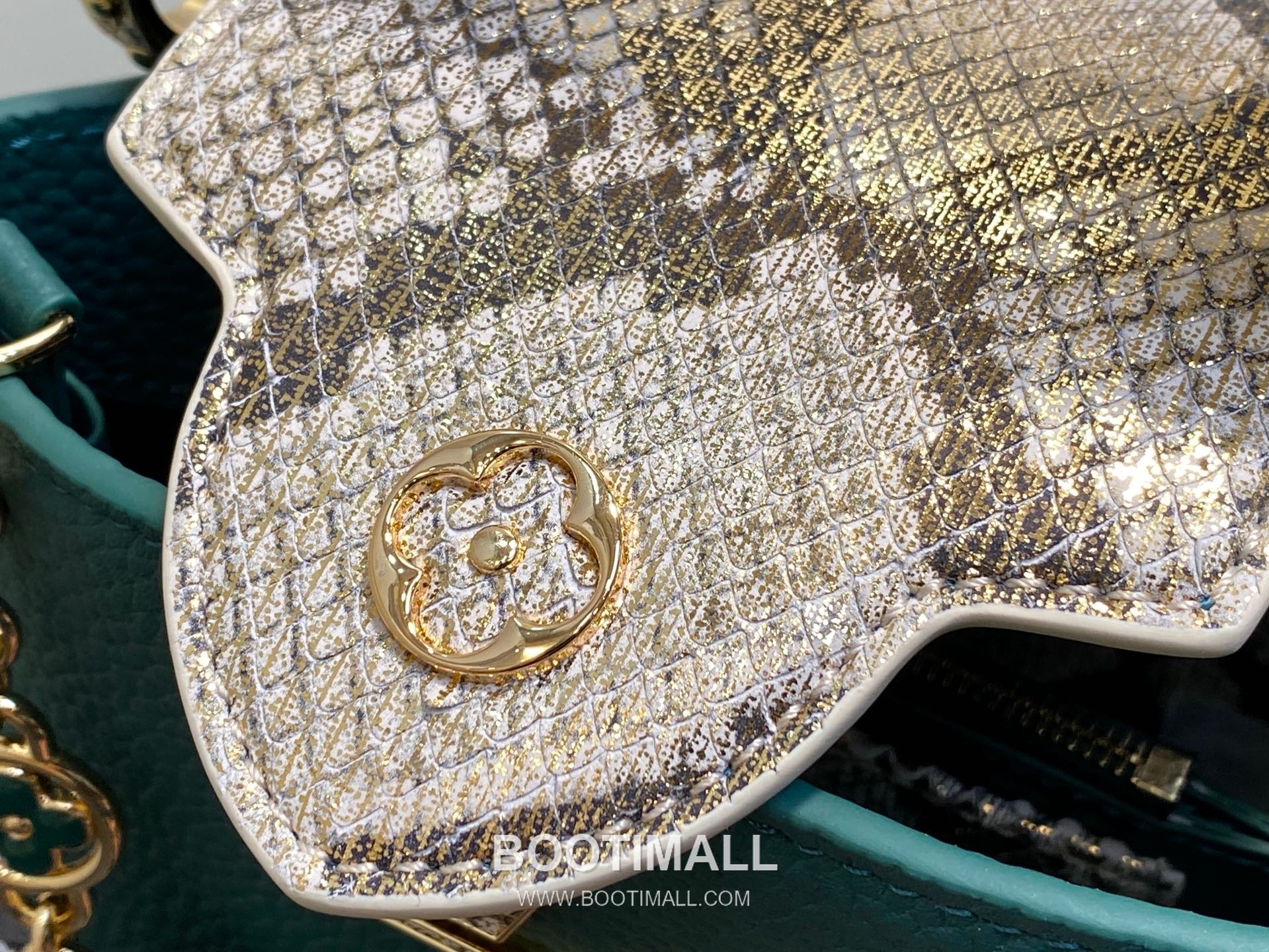 Louis Vuitton Capucines Mini Taurillon Leather Top Handle Bag with Python Trim Chain Detail 루이비통 카퓌신 미니 타우릴론 레더 탑핸들백 M89369 21cm 8