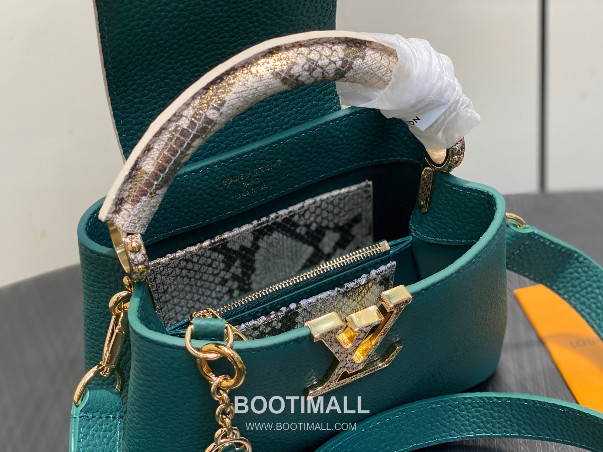 Louis Vuitton Capucines Mini Taurillon Leather Top Handle Bag with Python Trim Chain Detail 루이비통 카퓌신 미니 타우릴론 레더 탑핸들백 M89369 21cm 10