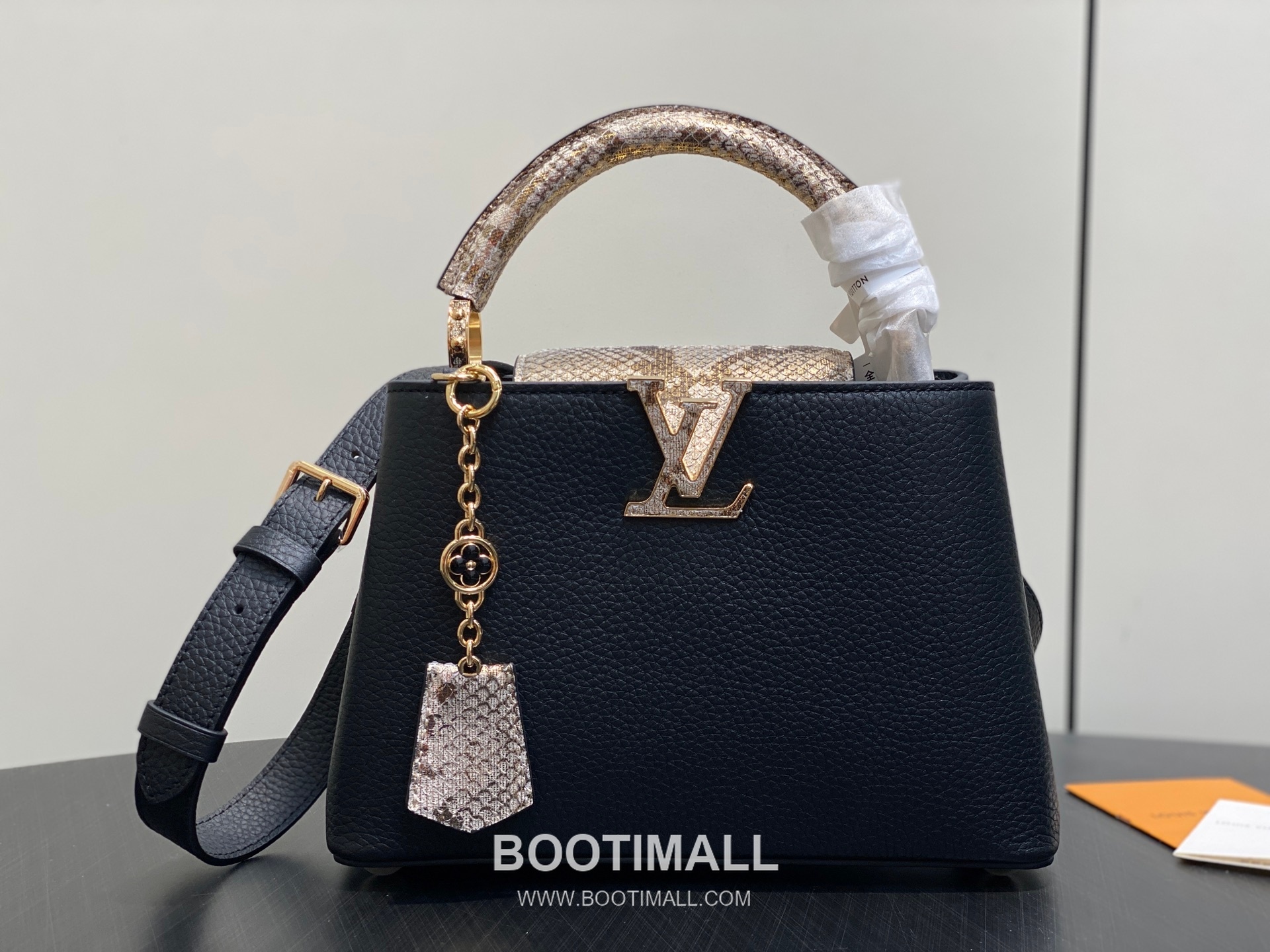 Louis Vuitton Capucines BB Taurillon Leather Top Handle Bag with Python Trim Chain Detail 루이비통 카퓌신 BB 타우릴론 레더 탑핸들백 M89369 27cm 1