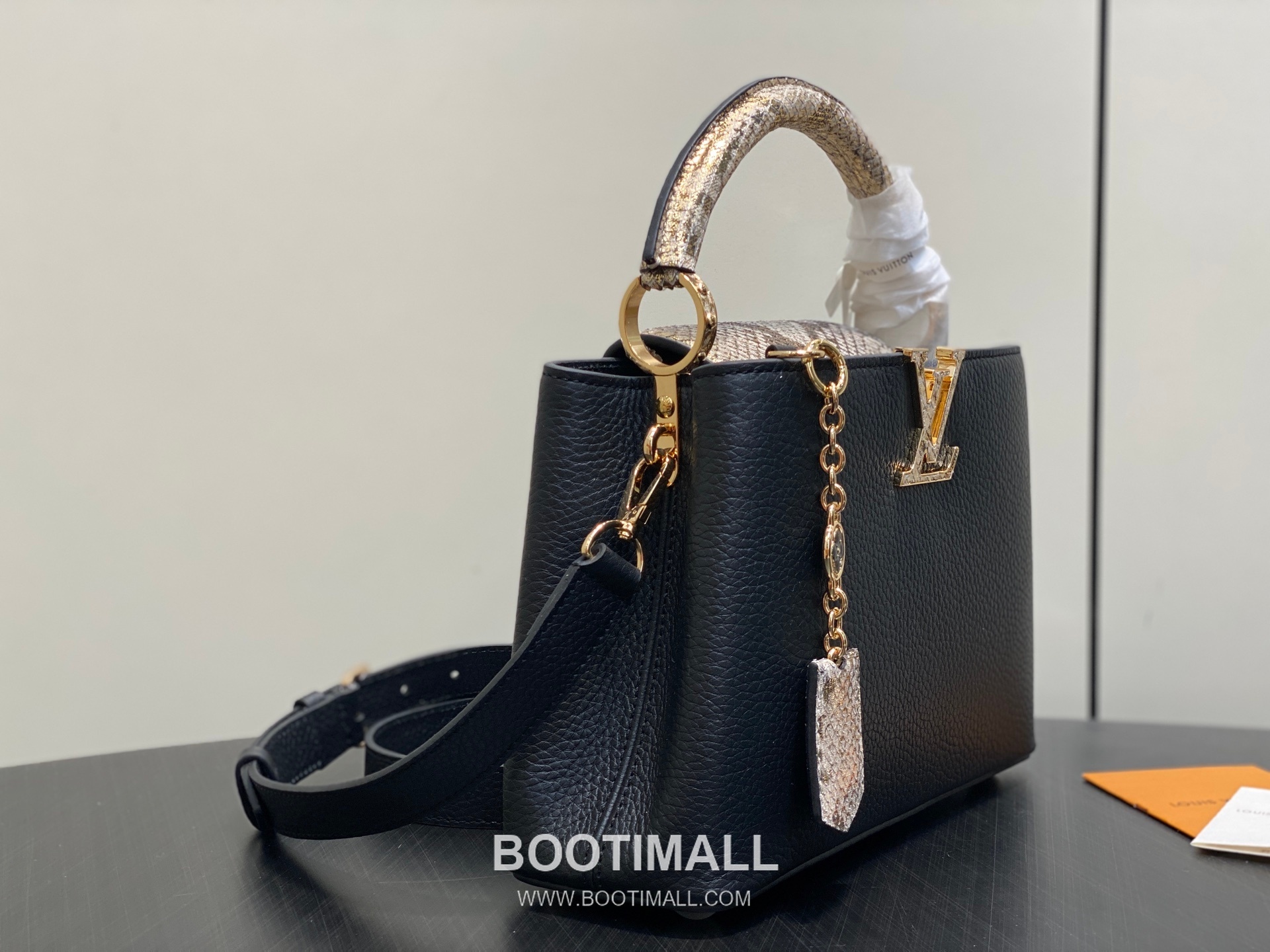 Louis Vuitton Capucines BB Taurillon Leather Top Handle Bag with Python Trim Chain Detail 루이비통 카퓌신 BB 타우릴론 레더 탑핸들백 M89369 27cm 2