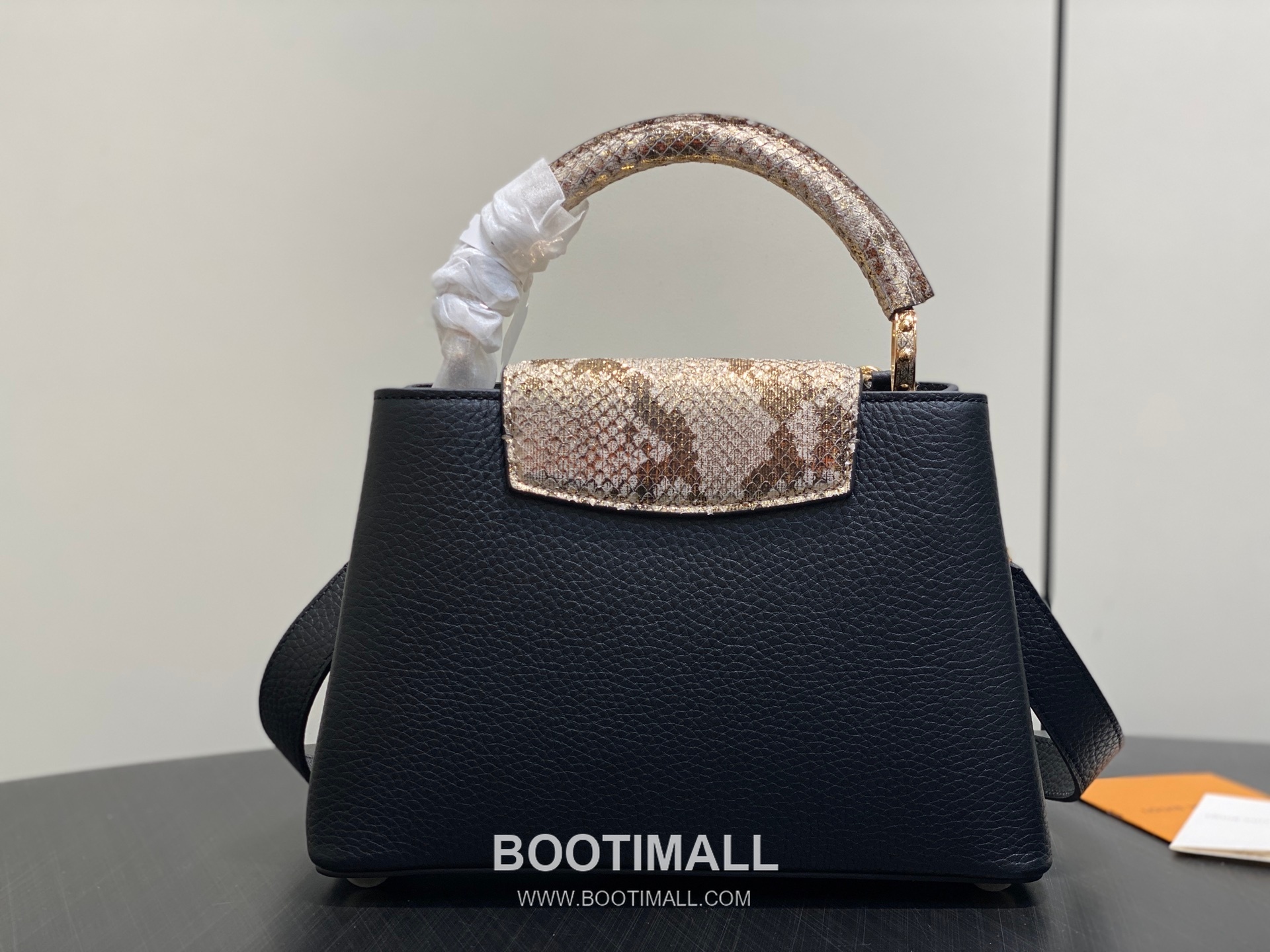Louis Vuitton Capucines BB Taurillon Leather Top Handle Bag with Python Trim Chain Detail 루이비통 카퓌신 BB 타우릴론 레더 탑핸들백 M89369 27cm 3