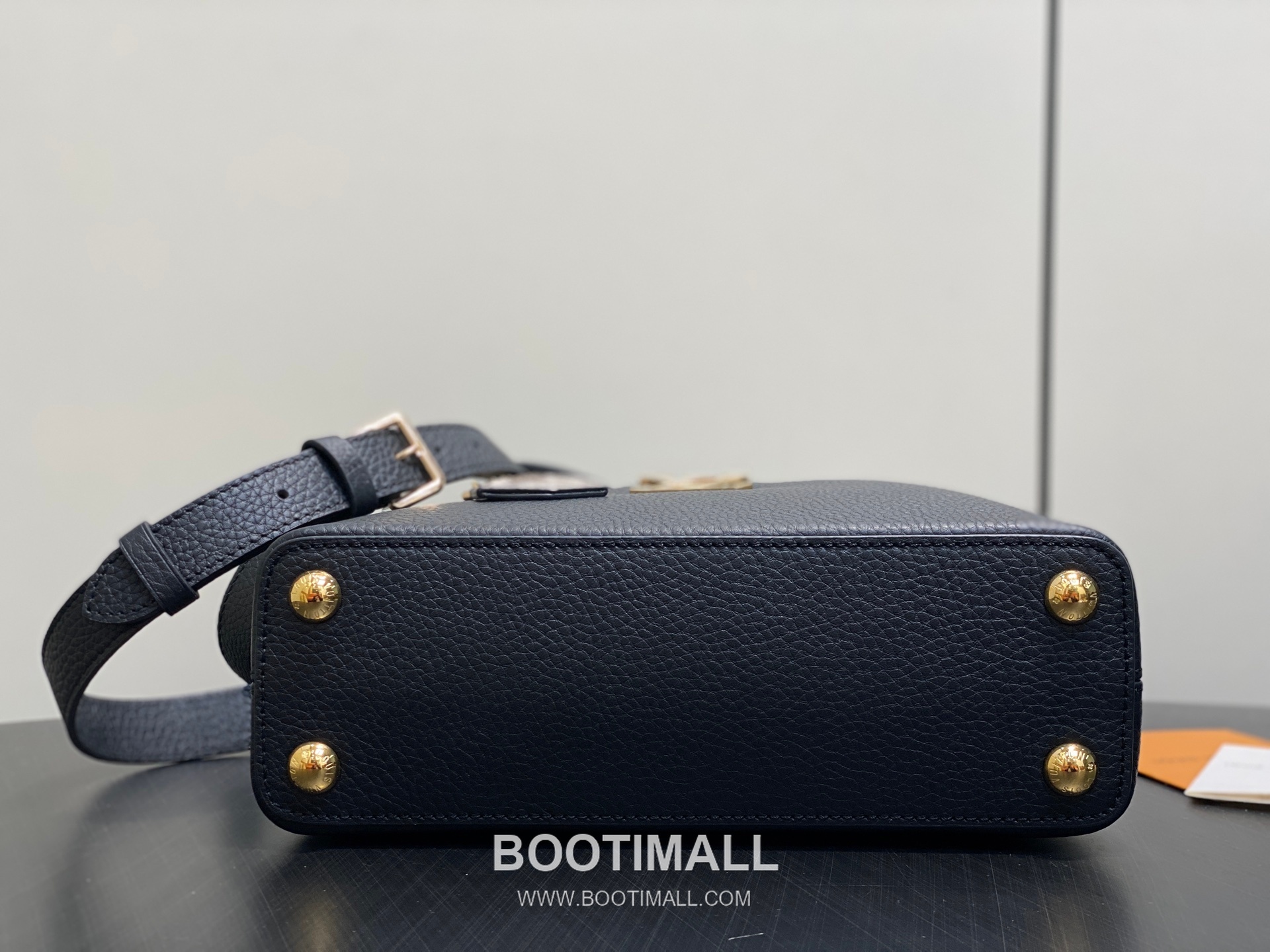 Louis Vuitton Capucines BB Taurillon Leather Top Handle Bag with Python Trim Chain Detail 루이비통 카퓌신 BB 타우릴론 레더 탑핸들백 M89369 27cm 4