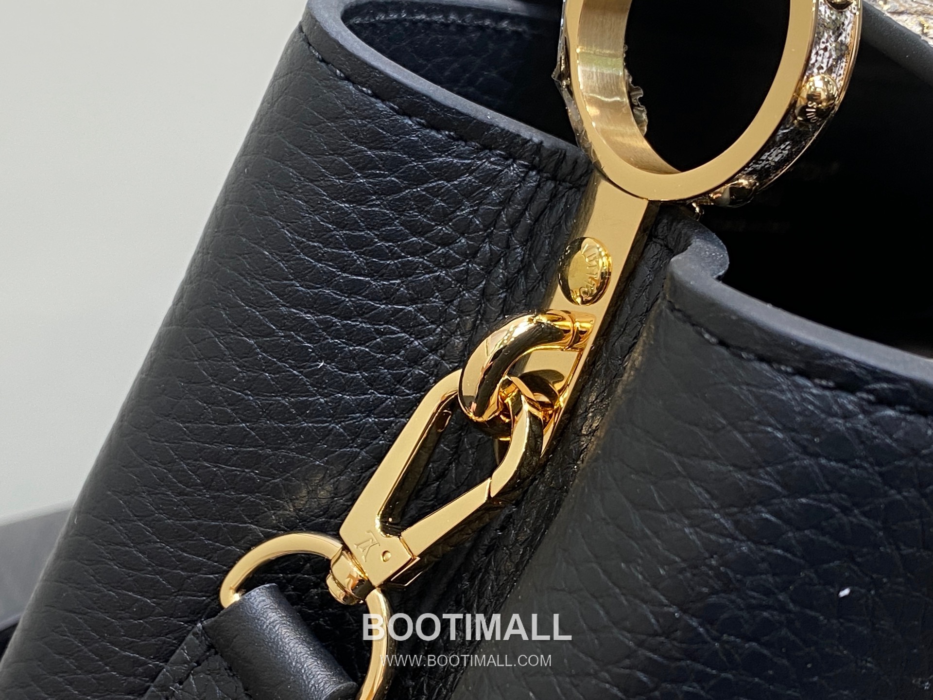 Louis Vuitton Capucines BB Taurillon Leather Top Handle Bag with Python Trim Chain Detail 루이비통 카퓌신 BB 타우릴론 레더 탑핸들백 M89369 27cm 8