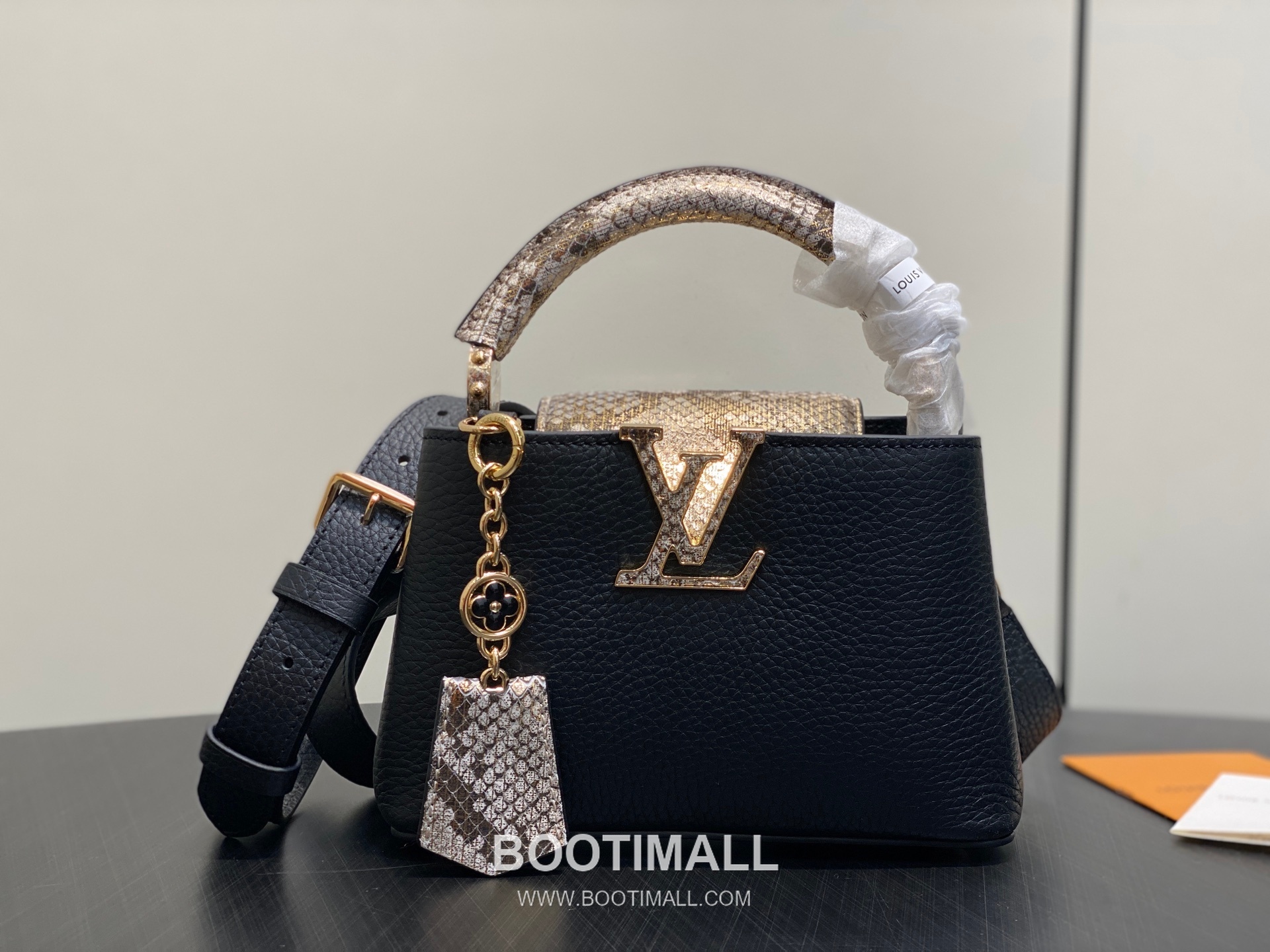 Louis Vuitton Capucines Mini Taurillon Leather Top Handle Bag with Python Trim Chain Detail 루이비통 카퓌신 미니 타우릴론 레더 탑핸들백 M89369 21cm 1