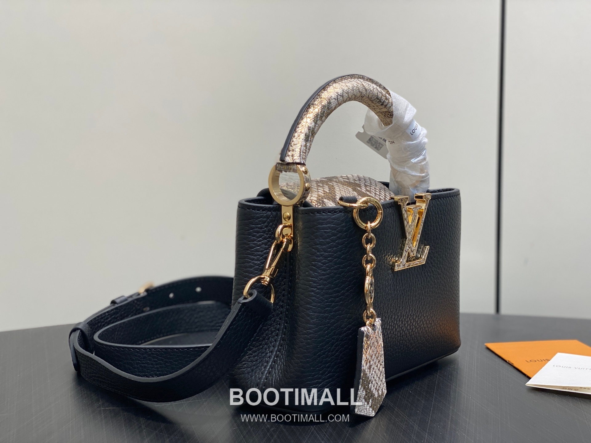 Louis Vuitton Capucines Mini Taurillon Leather Top Handle Bag with Python Trim Chain Detail 루이비통 카퓌신 미니 타우릴론 레더 탑핸들백 M89369 21cm 2