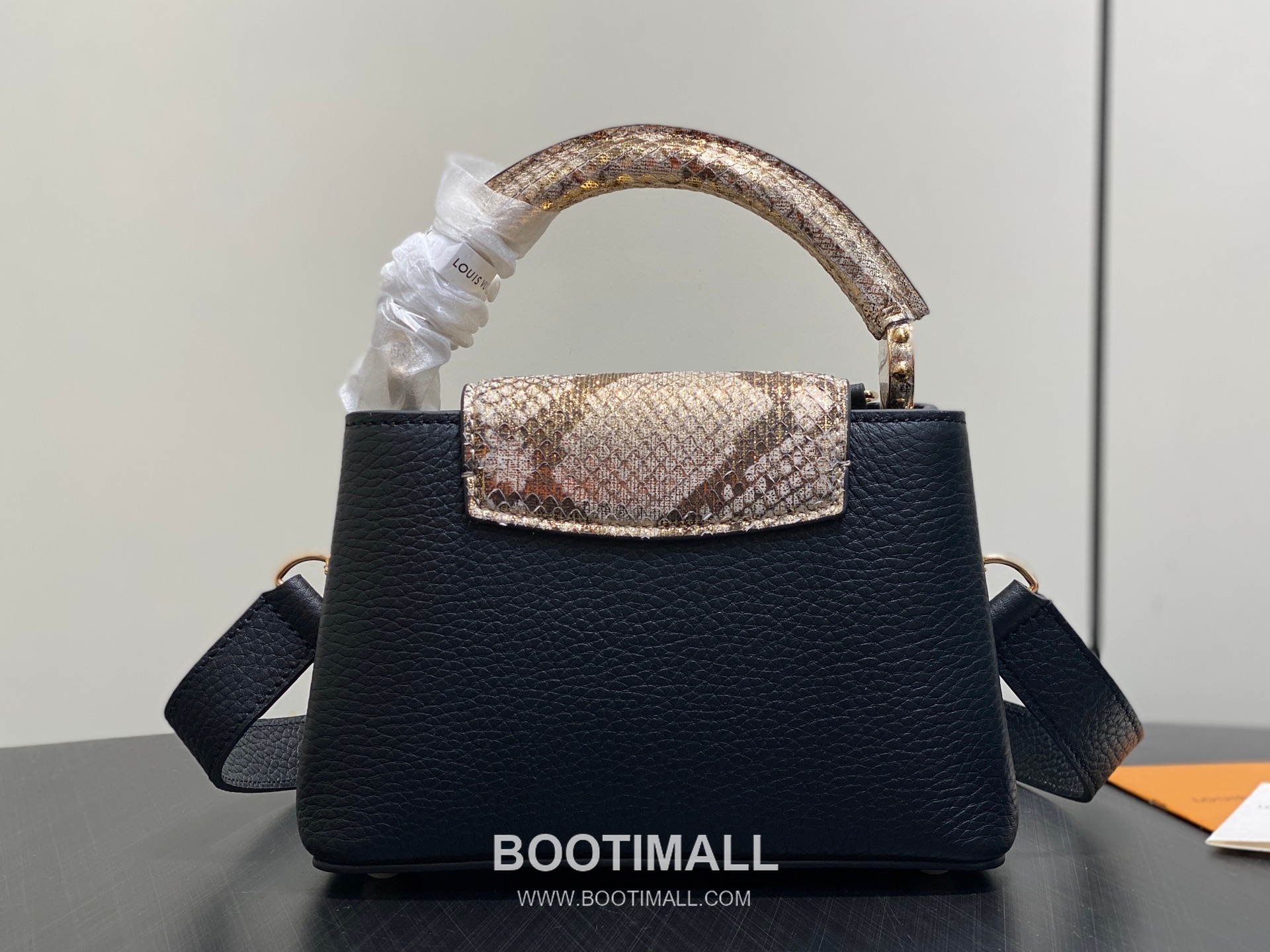 Louis Vuitton Capucines Mini Taurillon Leather Top Handle Bag with Python Trim Chain Detail 루이비통 카퓌신 미니 타우릴론 레더 탑핸들백 M89369 21cm 3