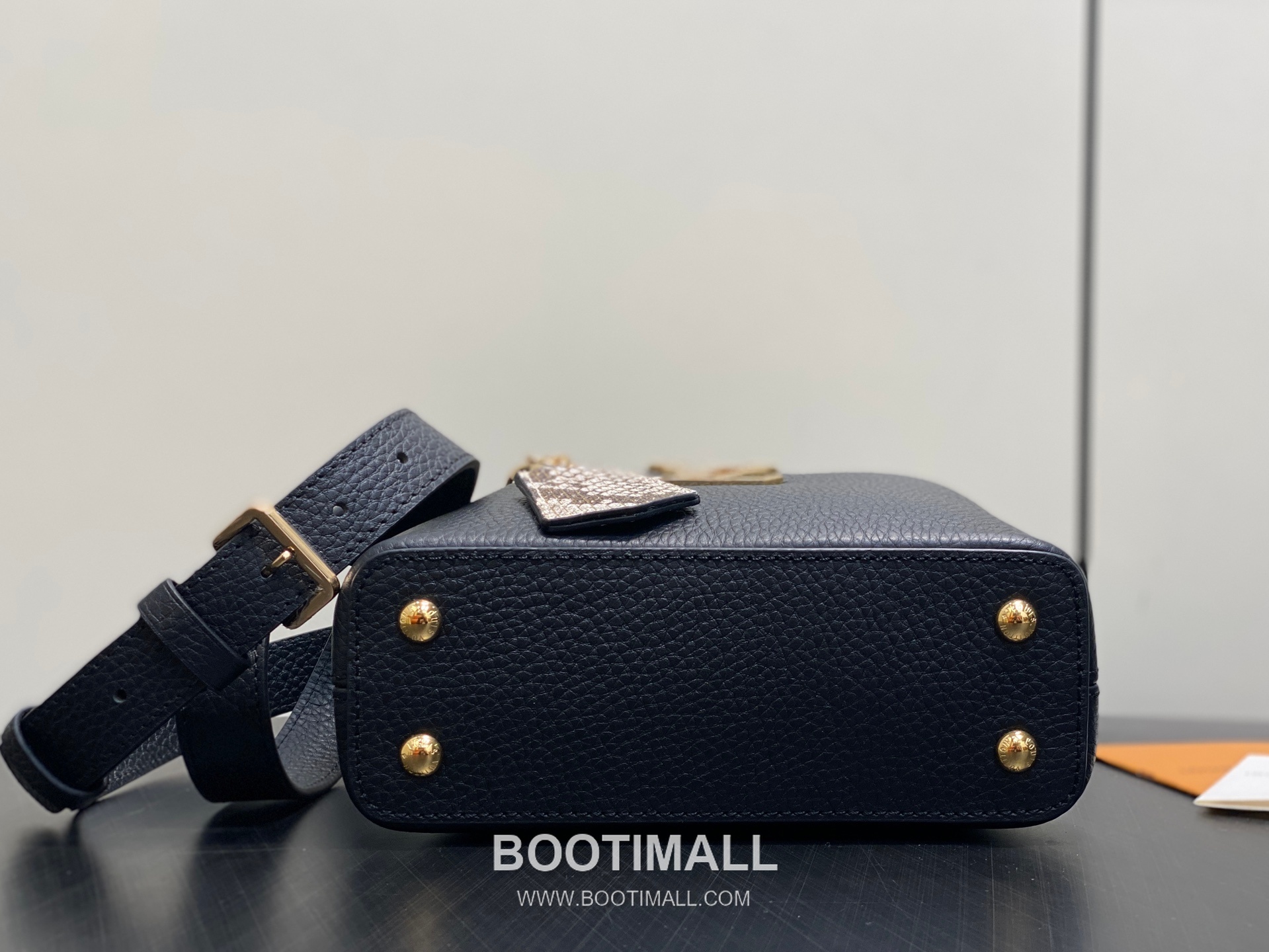 Louis Vuitton Capucines Mini Taurillon Leather Top Handle Bag with Python Trim Chain Detail 루이비통 카퓌신 미니 타우릴론 레더 탑핸들백 M89369 21cm 4