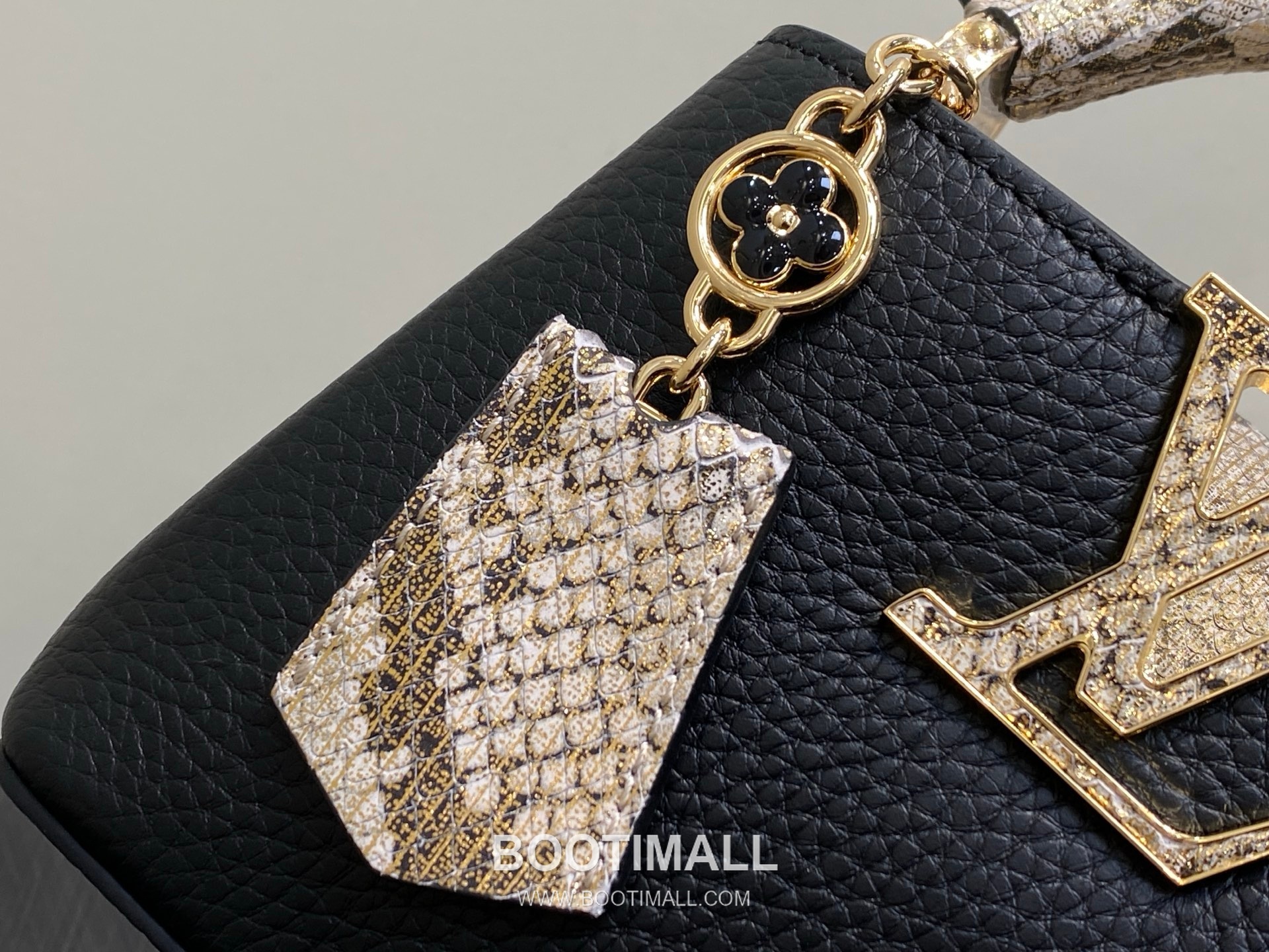 Louis Vuitton Capucines Mini Taurillon Leather Top Handle Bag with Python Trim Chain Detail 루이비통 카퓌신 미니 타우릴론 레더 탑핸들백 M89369 21cm 7
