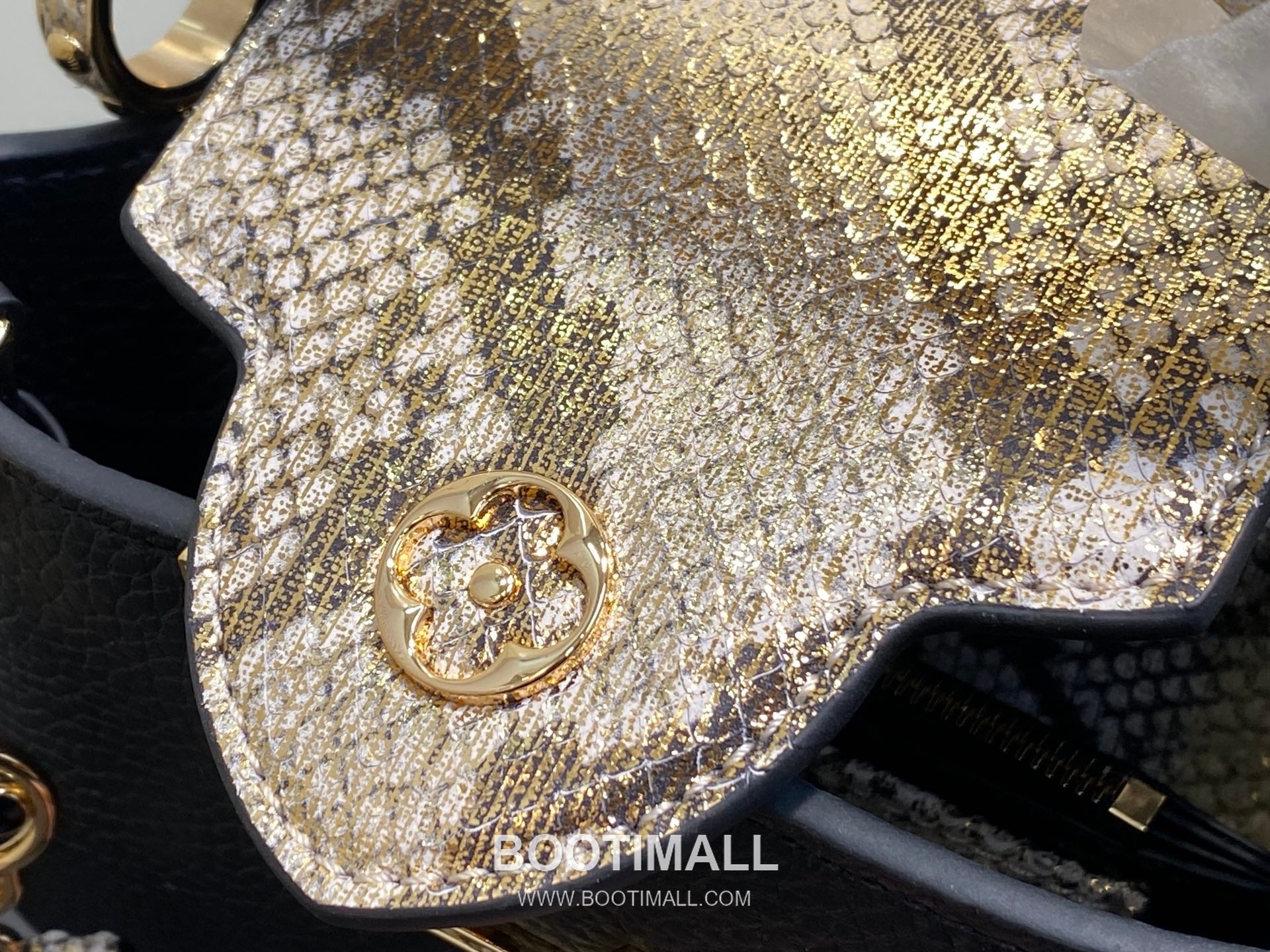 Louis Vuitton Capucines Mini Taurillon Leather Top Handle Bag with Python Trim Chain Detail 루이비통 카퓌신 미니 타우릴론 레더 탑핸들백 M89369 21cm 10