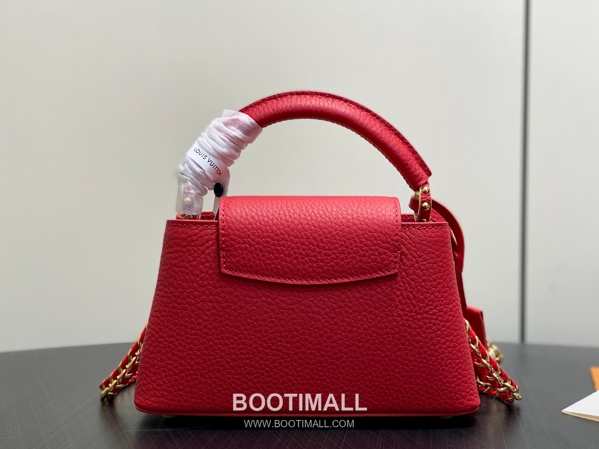 Louis Vuitton Capucines East-West Mini Taurillon Leather Top Handle Bag with Chain Strap Logo Detail 루이비통 카퓌신 이스트웨스트 미니 타우릴론 레더 탑핸들백 M27300 22cm 3