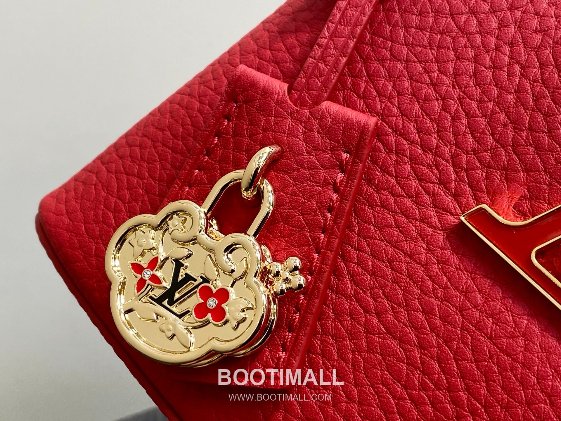 Louis Vuitton Capucines East-West Mini Taurillon Leather Top Handle Bag with Chain Strap Logo Detail 루이비통 카퓌신 이스트웨스트 미니 타우릴론 레더 탑핸들백 M27300 22cm 6