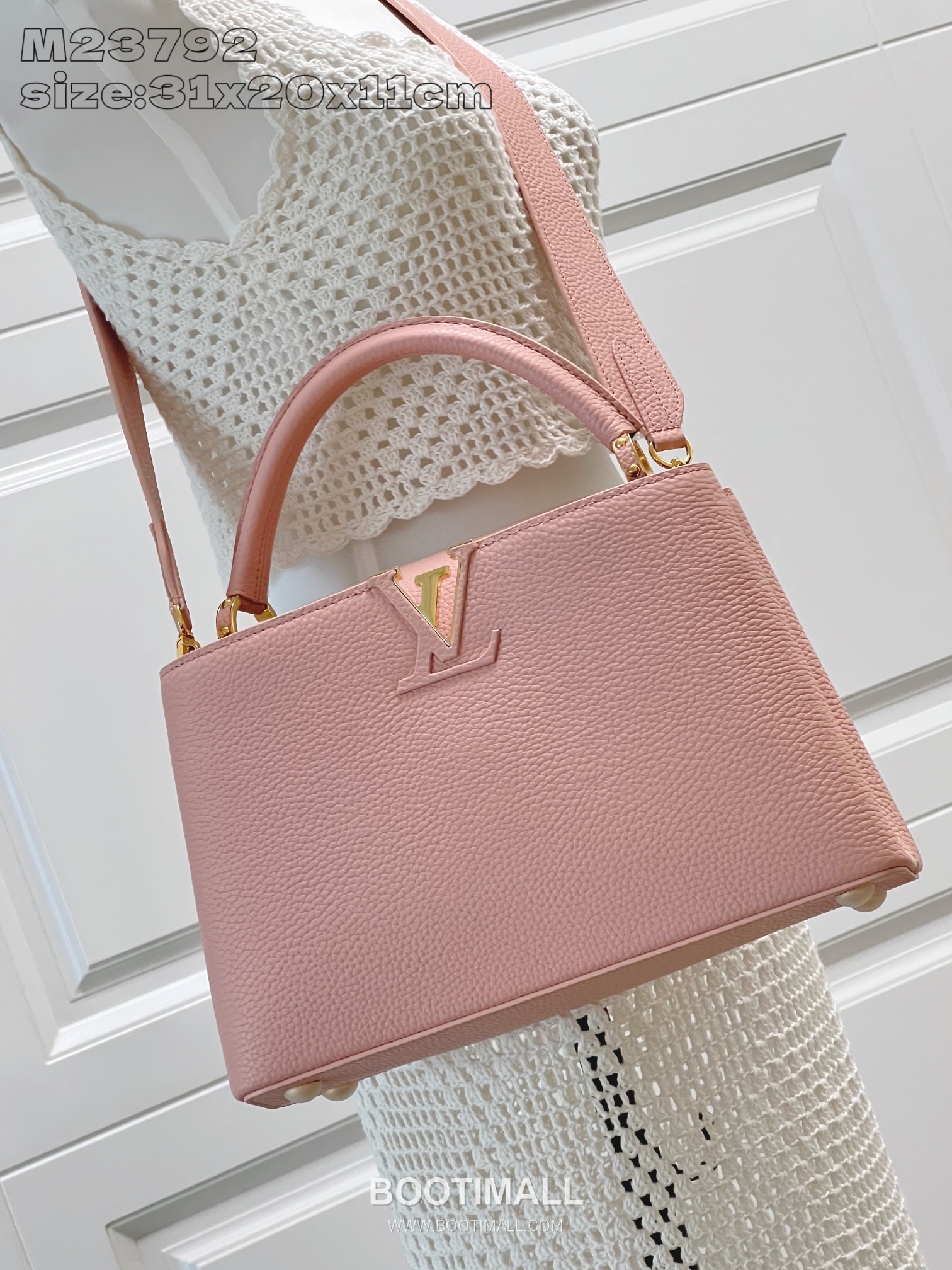 Louis Vuitton Capucines MM Taurillon Leather Top Handle Bag with Strap Logo Detail 루이비통 카퓌신 MM 타우릴론 레더 탑핸들백 M23792 31.5cm 1