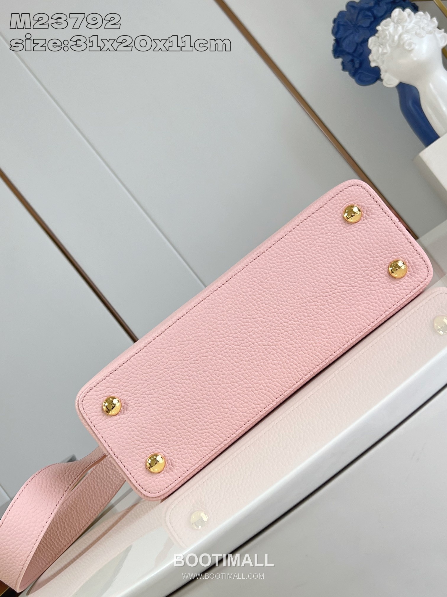 Louis Vuitton Capucines MM Taurillon Leather Top Handle Bag with Strap Logo Detail 루이비통 카퓌신 MM 타우릴론 레더 탑핸들백 M23792 31.5cm 6