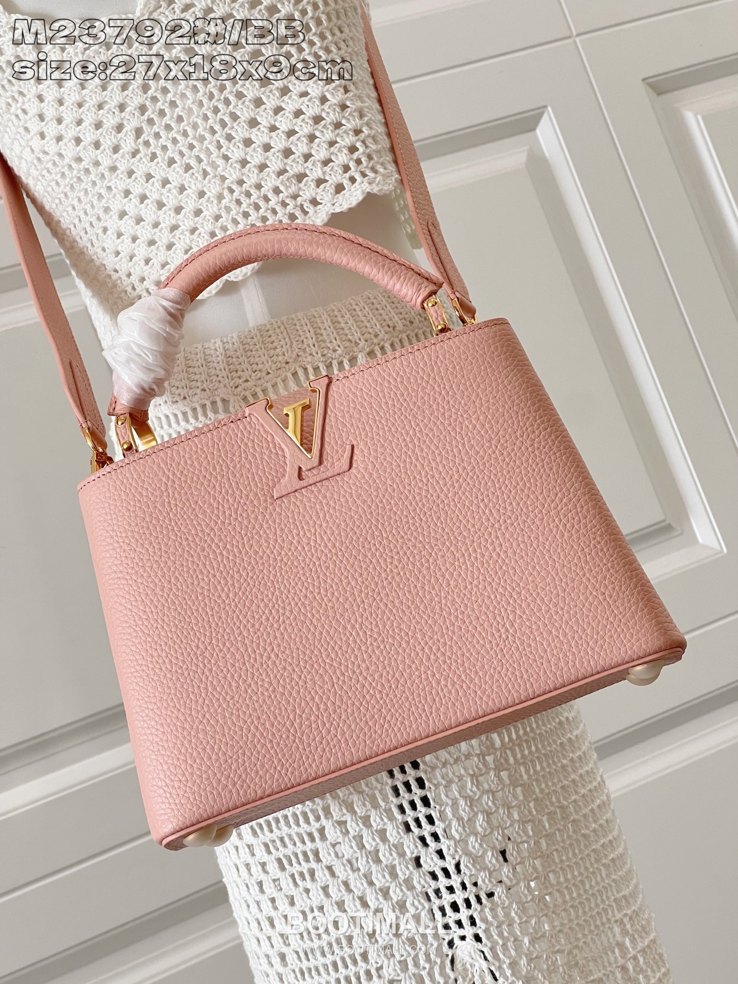 Louis Vuitton Capucines BB Taurillon Leather Top Handle Bag with Strap Logo Detail 루이비통 카퓌신 BB 타우릴론 레더 탑핸들백 M23792 27cm 1