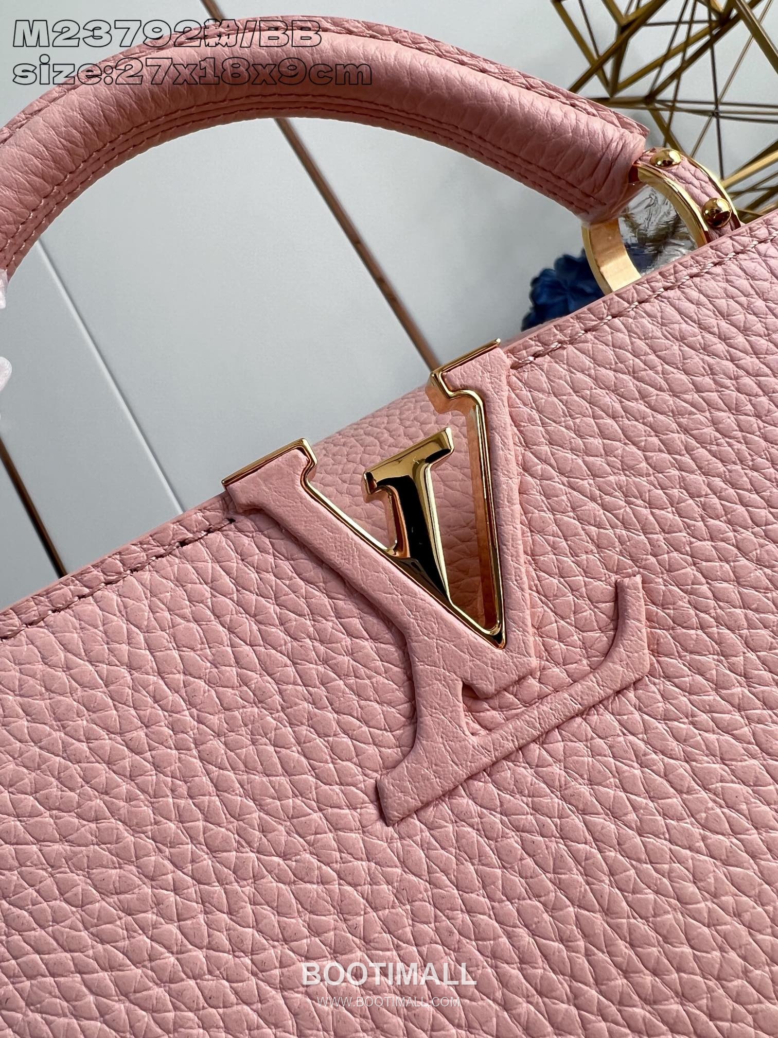 Louis Vuitton Capucines BB Taurillon Leather Top Handle Bag with Strap Logo Detail 루이비통 카퓌신 BB 타우릴론 레더 탑핸들백 M23792 27cm 3