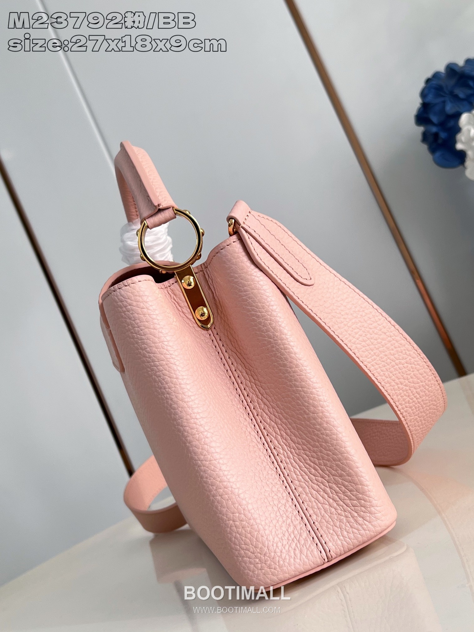 Louis Vuitton Capucines BB Taurillon Leather Top Handle Bag with Strap Logo Detail 루이비통 카퓌신 BB 타우릴론 레더 탑핸들백 M23792 27cm 4