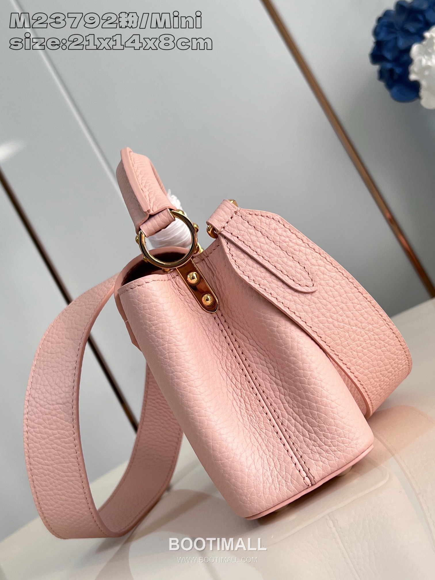 Louis Vuitton Capucines Mini Taurillon Leather Top Handle Bag with Strap Logo Detail 루이비통 카퓌신 미니 타우릴론 레더 탑핸들백 M23792 21cm 3