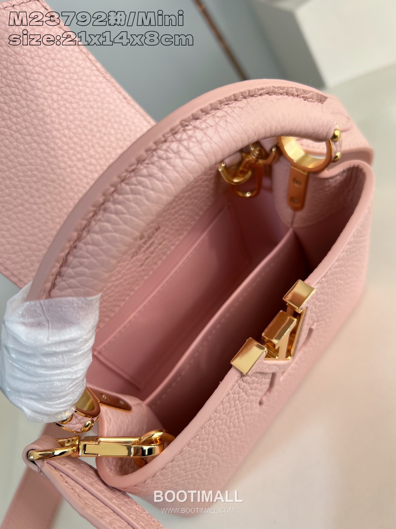 Louis Vuitton Capucines Mini Taurillon Leather Top Handle Bag with Strap Logo Detail 루이비통 카퓌신 미니 타우릴론 레더 탑핸들백 M23792 21cm 8