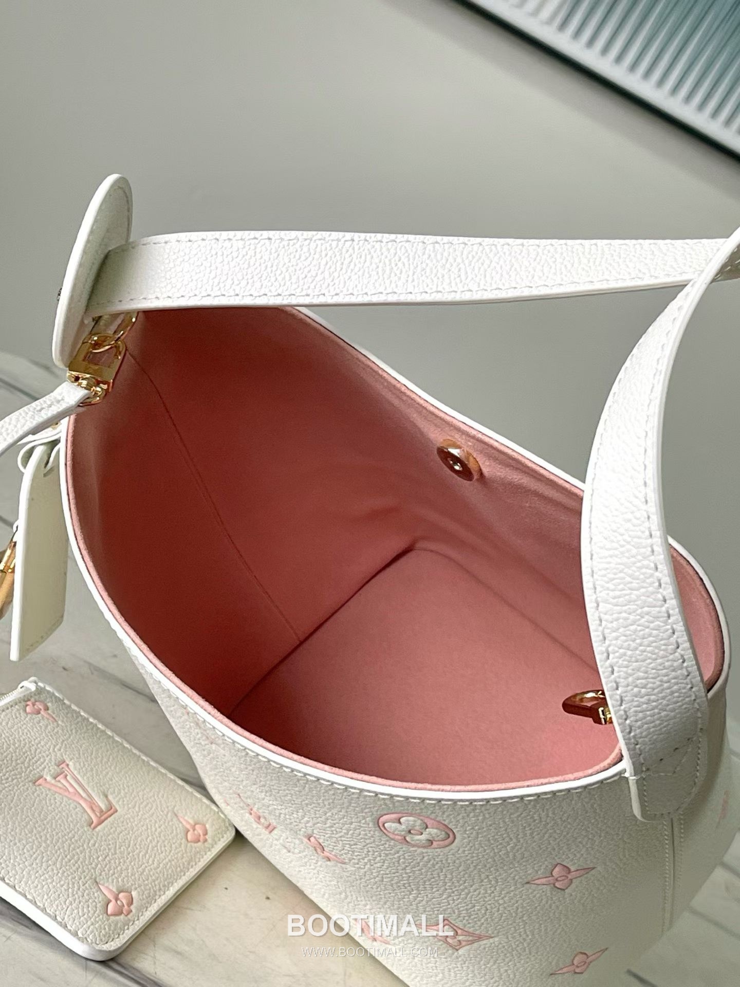 Louis Vuitton All In BB Monogram Empreinte Calfskin Leather Hobo Tote Bag with Lock Tag Detail 루이비통 올인 BB 모노그램 앙프렝뜨 카프스킨 레더 호보 토트백 M28315 16cm 7