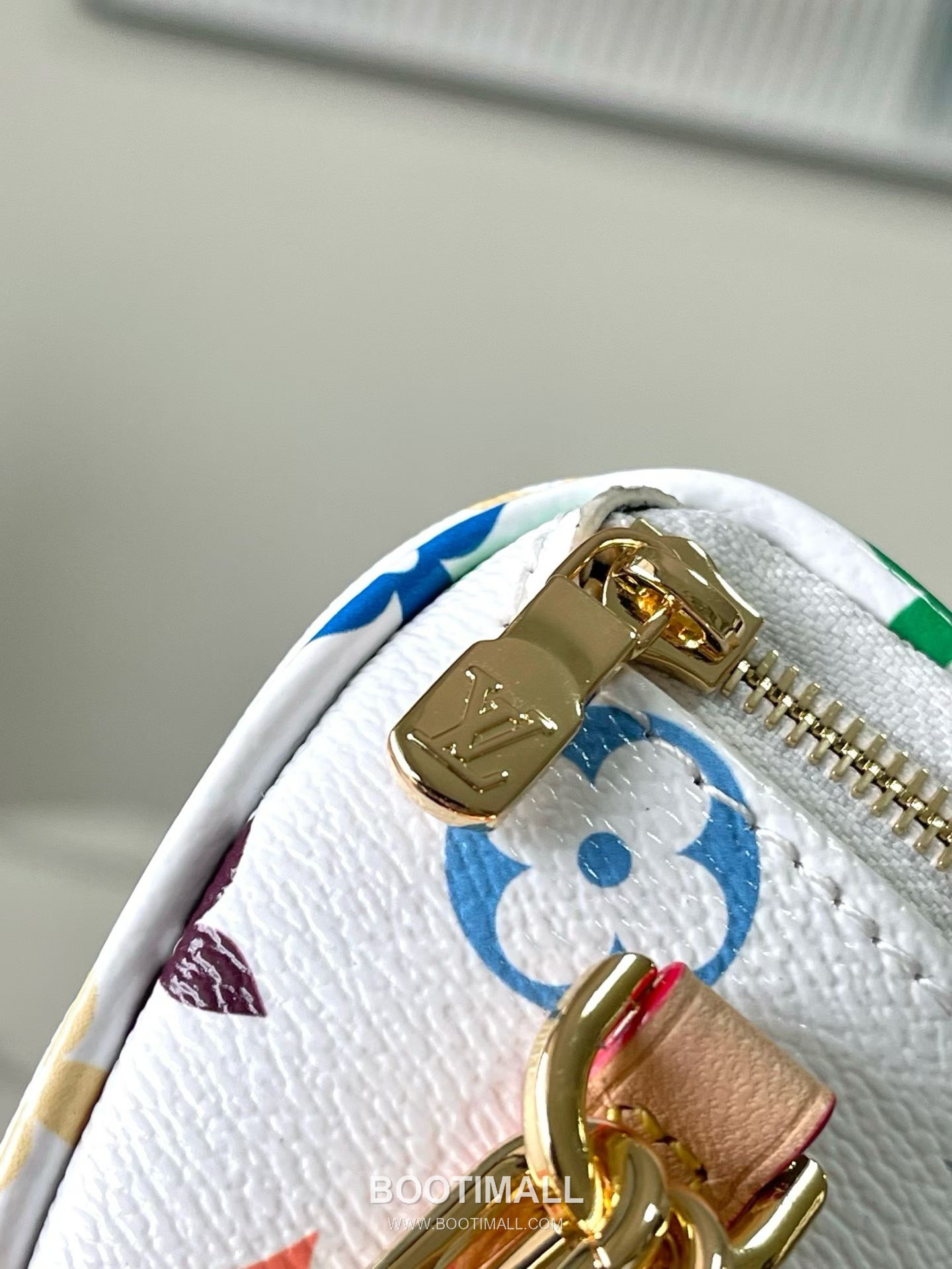 Louis Vuitton Mini Bumbag Monogram Empreinte Calfskin Leather Belt Bag with Chain Strap Detail 루이비통 미니 범백 모노그램 앙프렝뜨 카프스킨 레더 벨트백 M28326 17cm 6