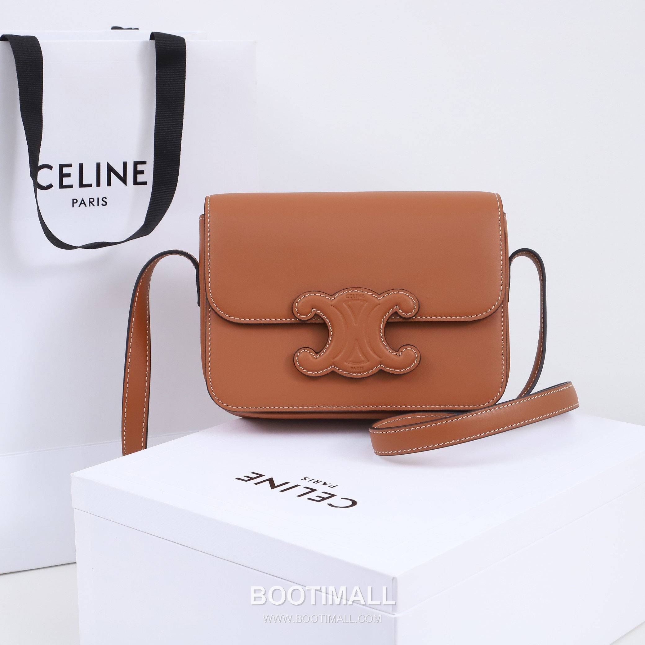 Celine Triomphe Calfskin Leather Crossbody Bag with Flap Logo Detail 셀린느 트리옹프 카프스킨 레더 크로스바디백 199233 18.5cm 1