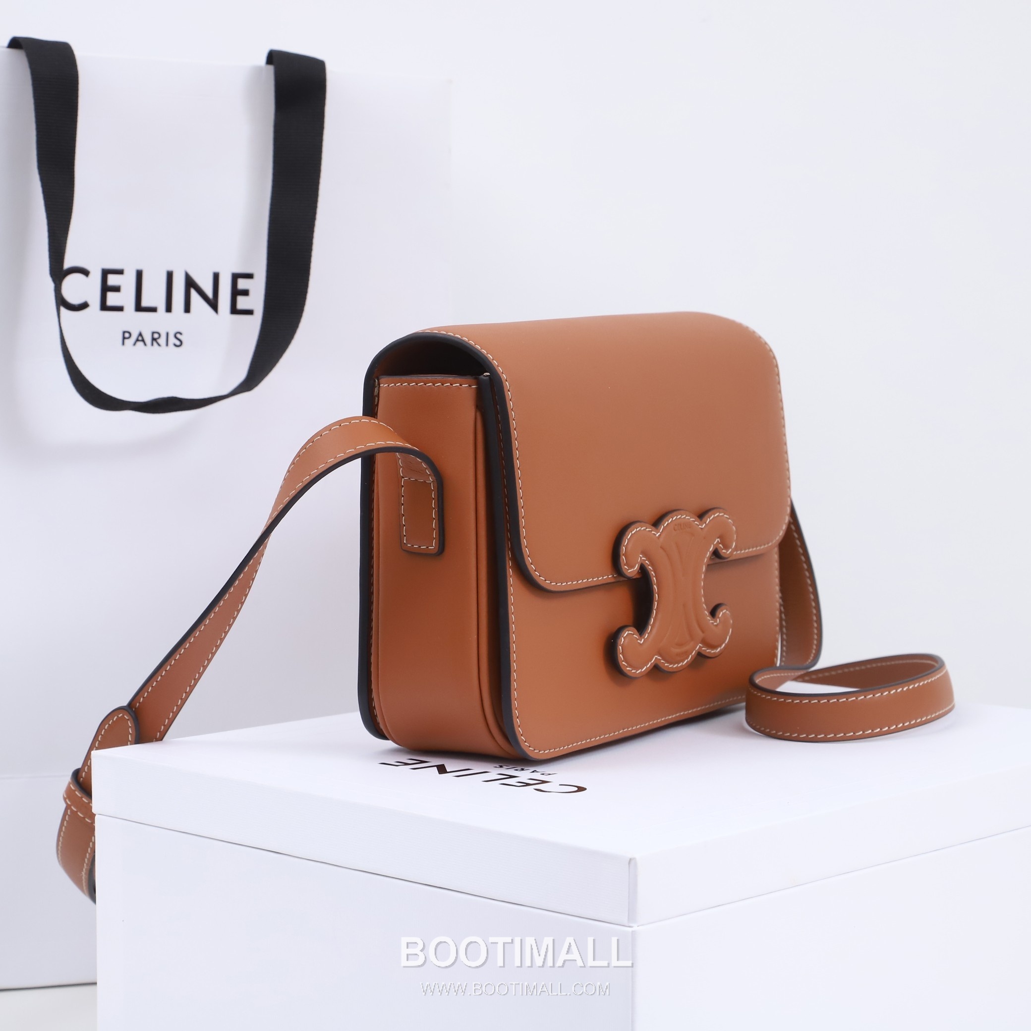 Celine Triomphe Calfskin Leather Crossbody Bag with Flap Logo Detail 셀린느 트리옹프 카프스킨 레더 크로스바디백 199233 18.5cm 2
