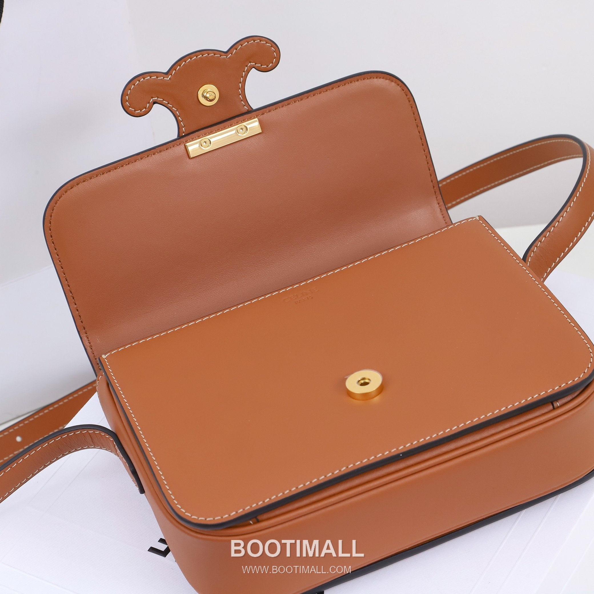 Celine Triomphe Calfskin Leather Crossbody Bag with Flap Logo Detail 셀린느 트리옹프 카프스킨 레더 크로스바디백 199233 18.5cm 8