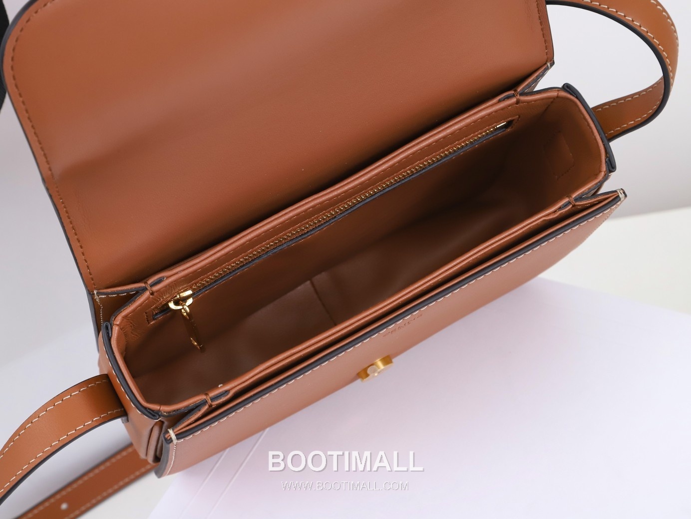 Celine Triomphe Calfskin Leather Crossbody Bag with Flap Logo Detail 셀린느 트리옹프 카프스킨 레더 크로스바디백 199233 18.5cm 9