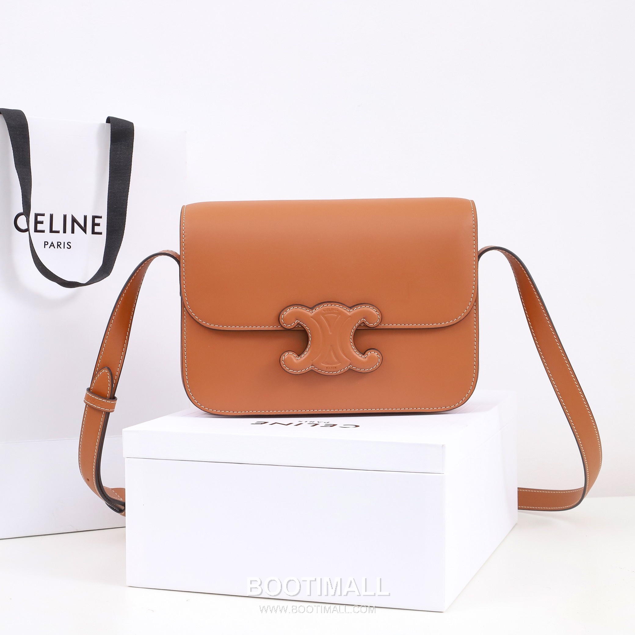 Celine Triomphe Calfskin Leather Shoulder Bag with Flap Logo Detail 셀린느 트리옹프 카프스킨 레더 숄더백 199223 22.5cm 1