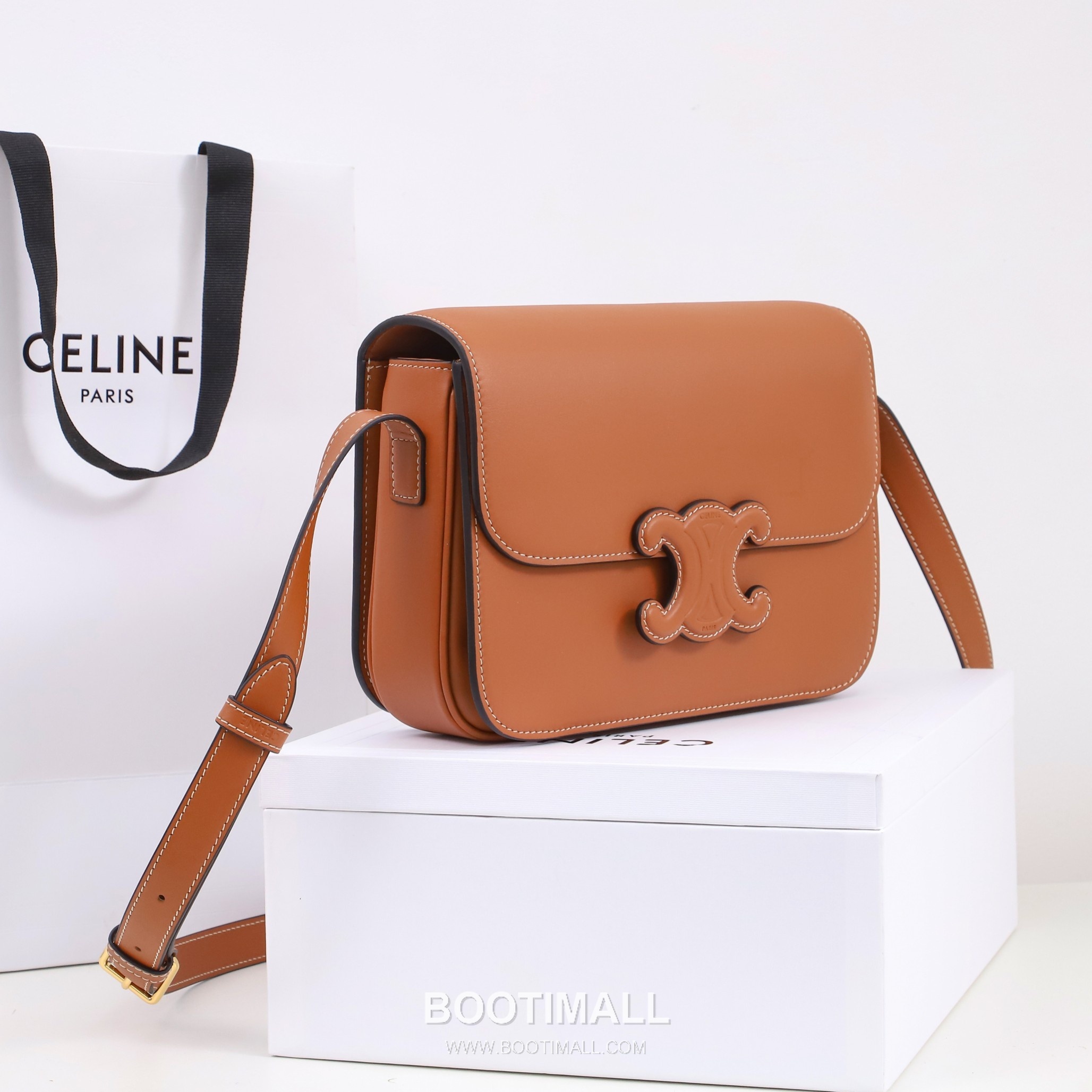 Celine Triomphe Calfskin Leather Shoulder Bag with Flap Logo Detail 셀린느 트리옹프 카프스킨 레더 숄더백 199223 22.5cm 2