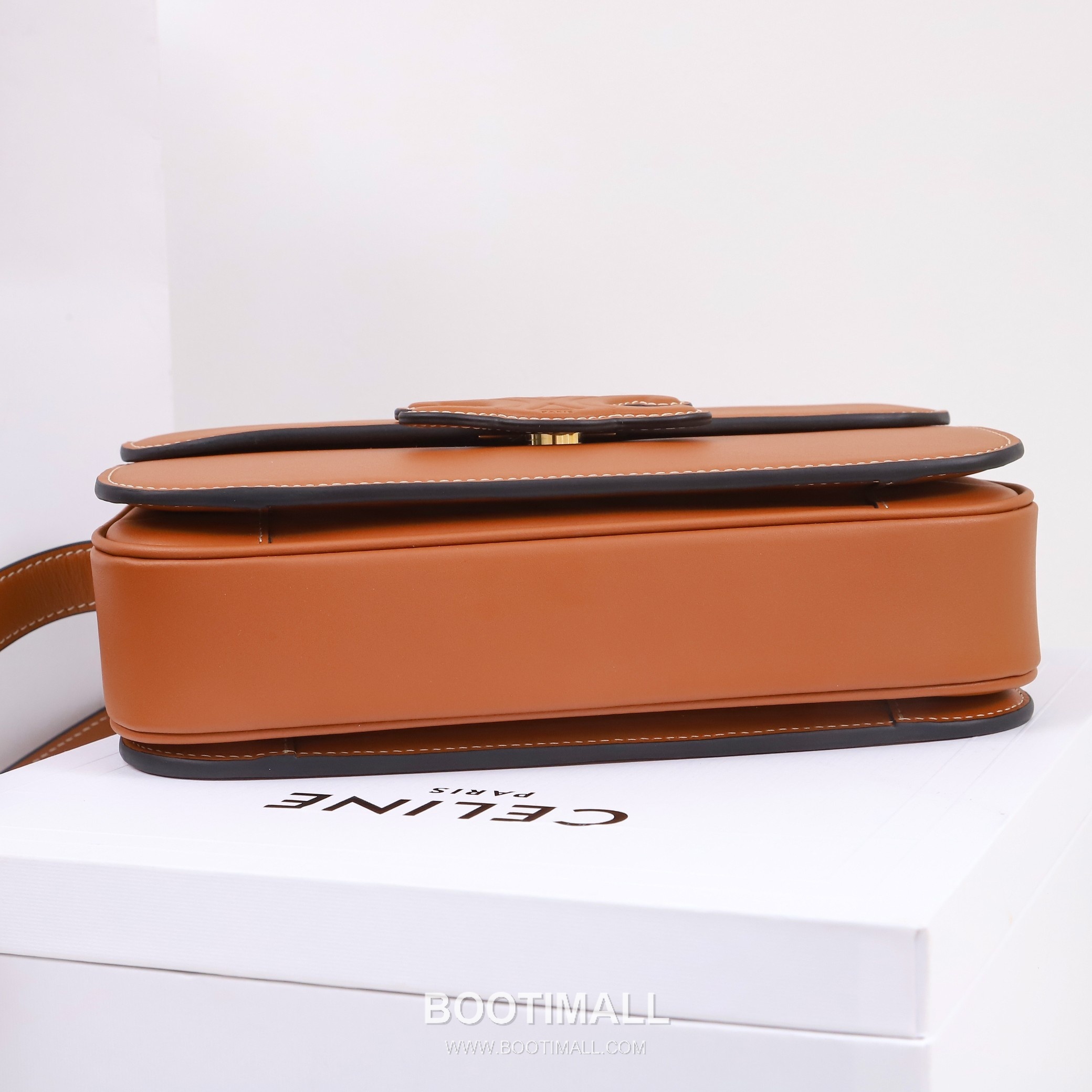 Celine Triomphe Calfskin Leather Shoulder Bag with Flap Logo Detail 셀린느 트리옹프 카프스킨 레더 숄더백 199223 22.5cm 6