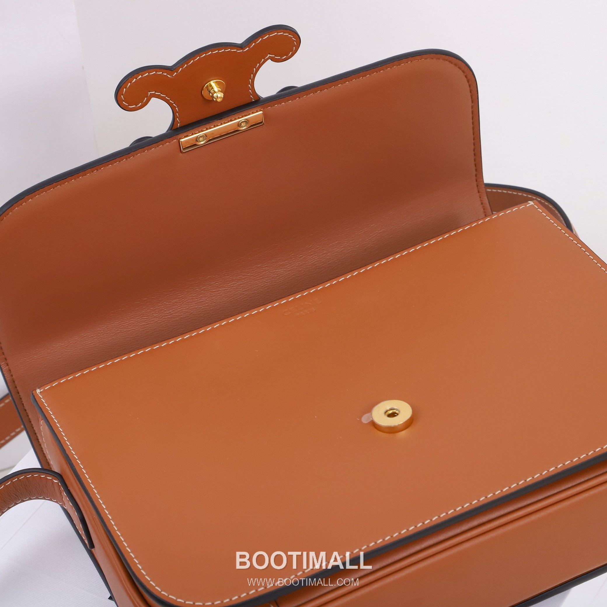 Celine Triomphe Calfskin Leather Shoulder Bag with Flap Logo Detail 셀린느 트리옹프 카프스킨 레더 숄더백 199223 22.5cm 7