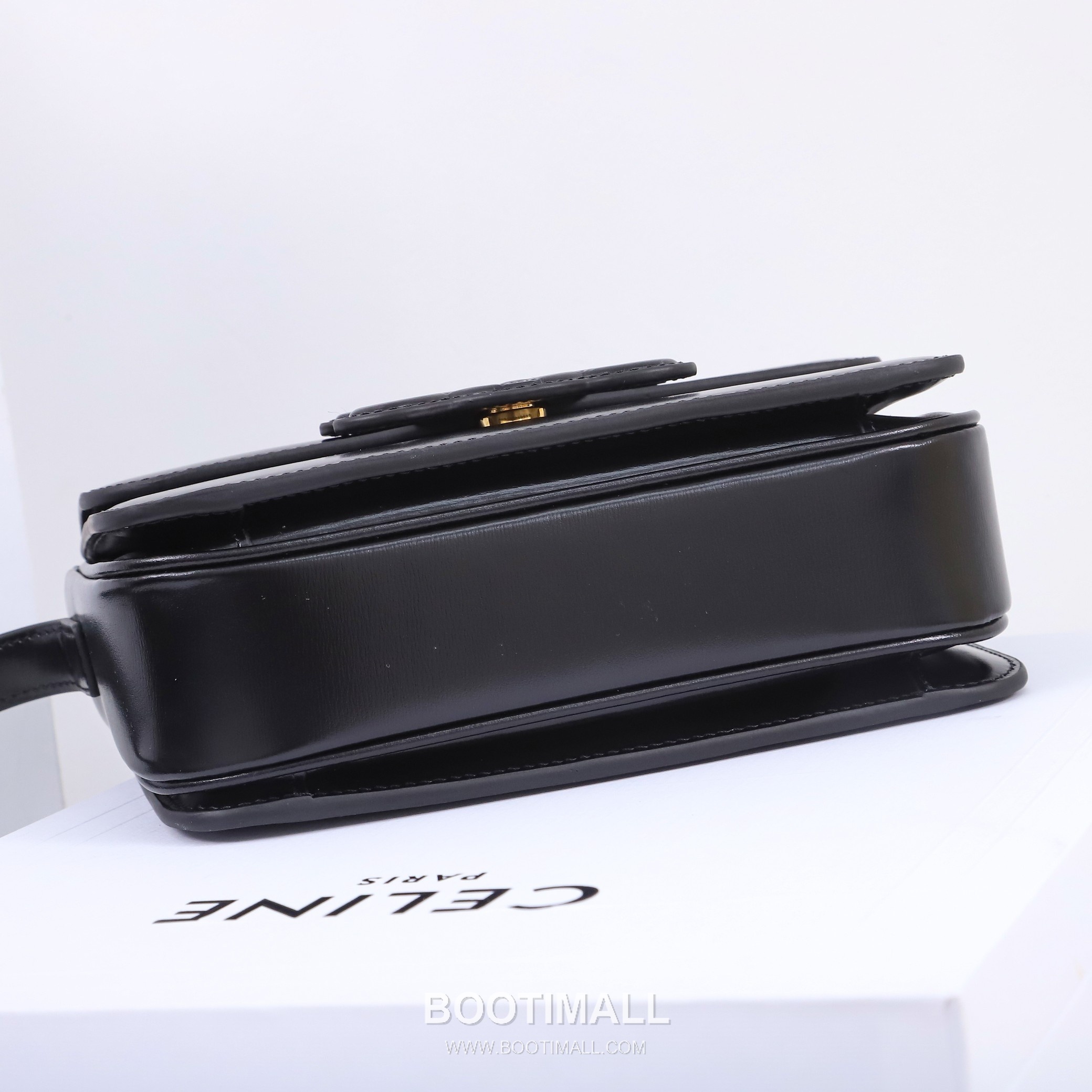 Celine Triomphe Calfskin Leather Crossbody Bag with Flap Logo Detail 셀린느 트리옹프 카프스킨 레더 크로스바디백 199233 18.5cm 6