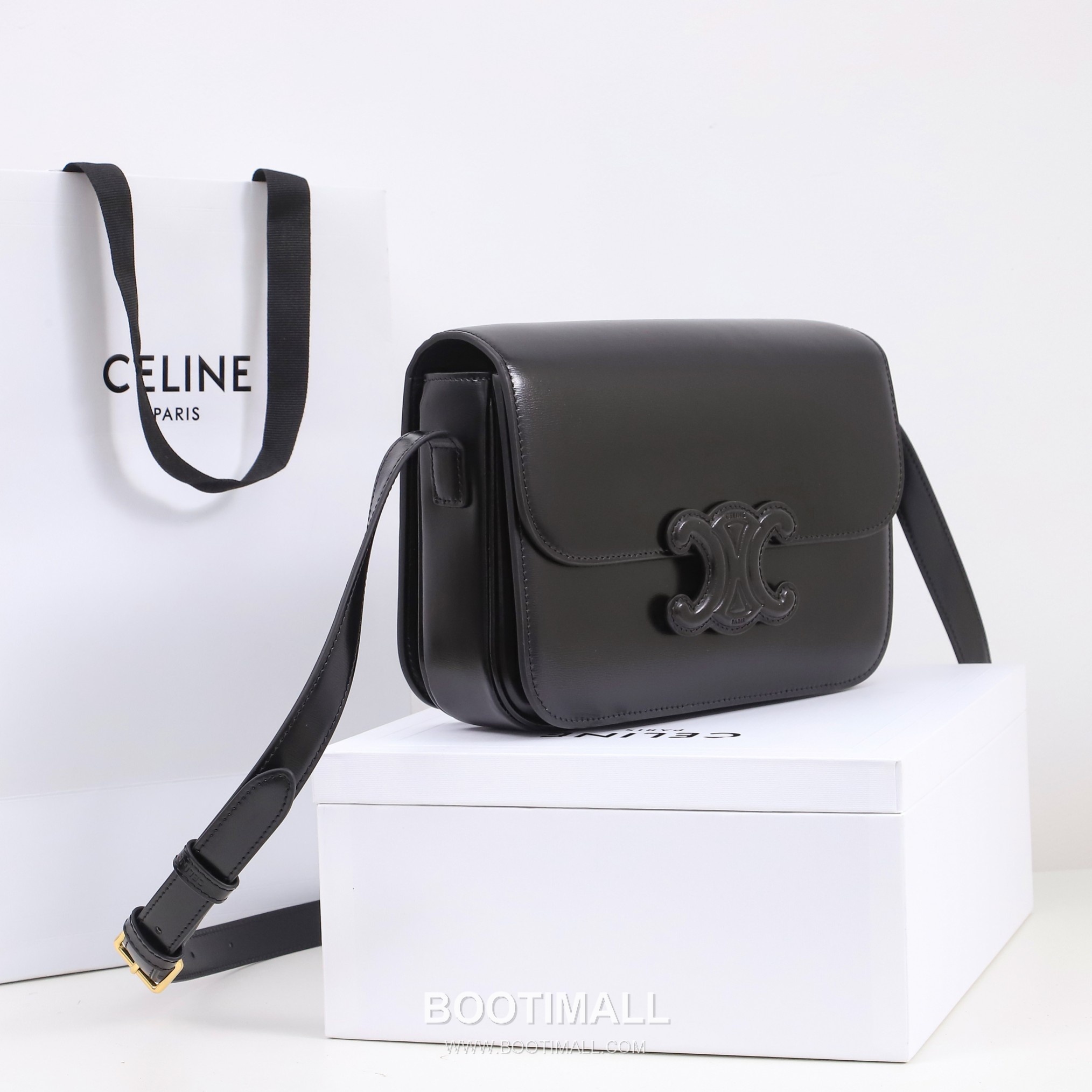 Celine Triomphe Calfskin Leather Shoulder Bag with Flap Logo Detail 셀린느 트리옹프 카프스킨 레더 숄더백 199223 22.5cm 2