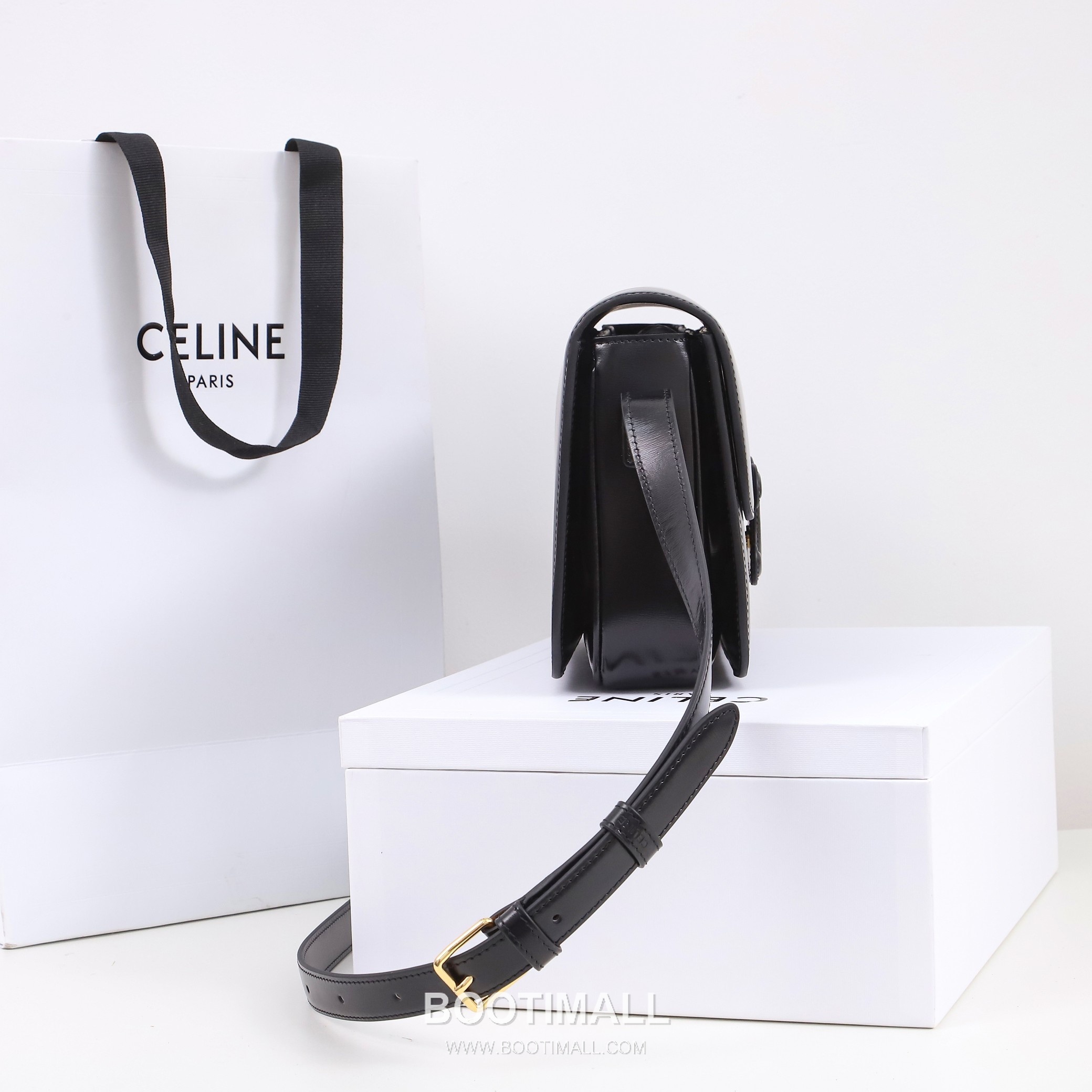 Celine Triomphe Calfskin Leather Shoulder Bag with Flap Logo Detail 셀린느 트리옹프 카프스킨 레더 숄더백 199223 22.5cm 3