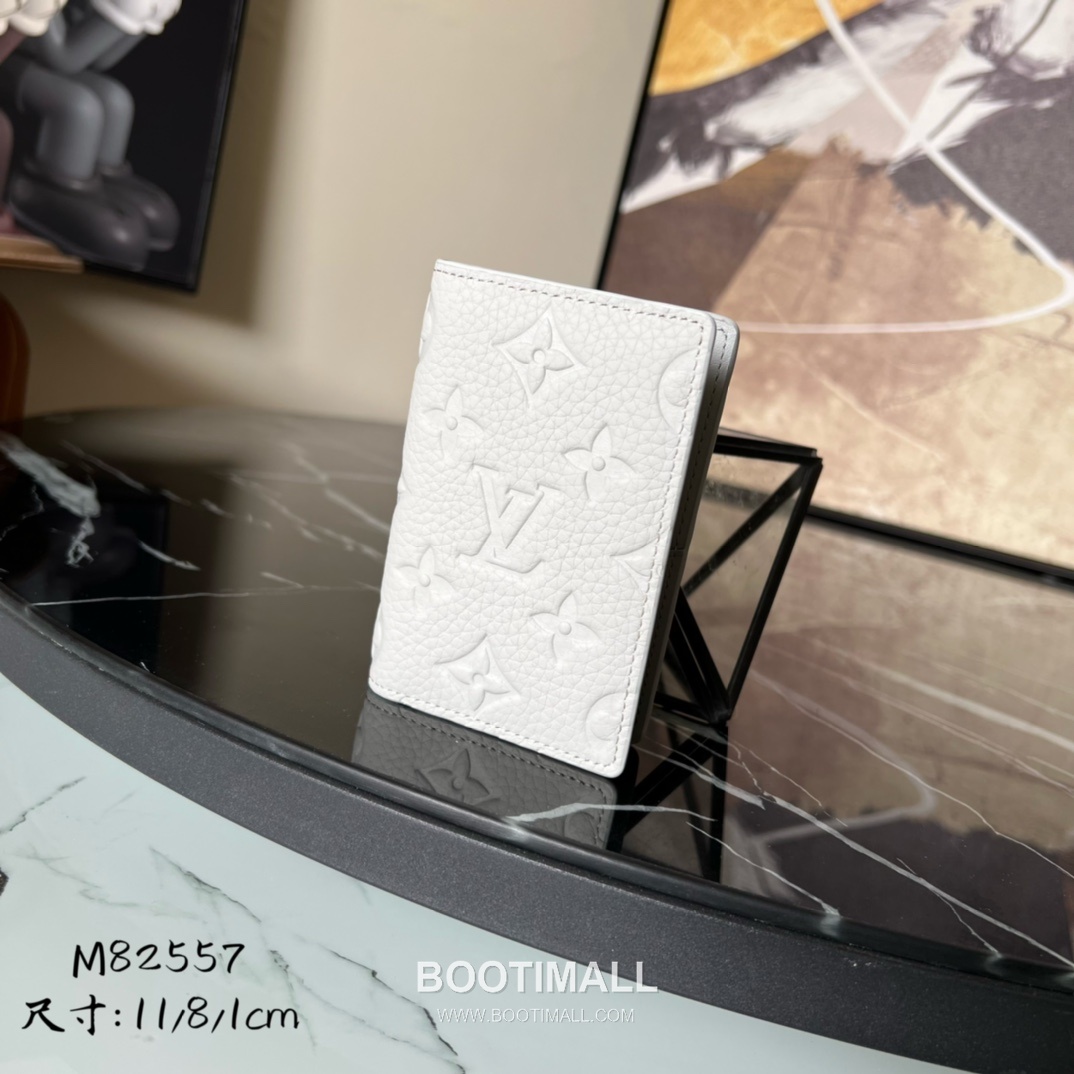 Louis Vuitton Pocket Taurillon Leather Wallet with Card Slot Pocket Detail 루이비통 포켓 타우릴론 레더 반지갑 M82557 11cm 1