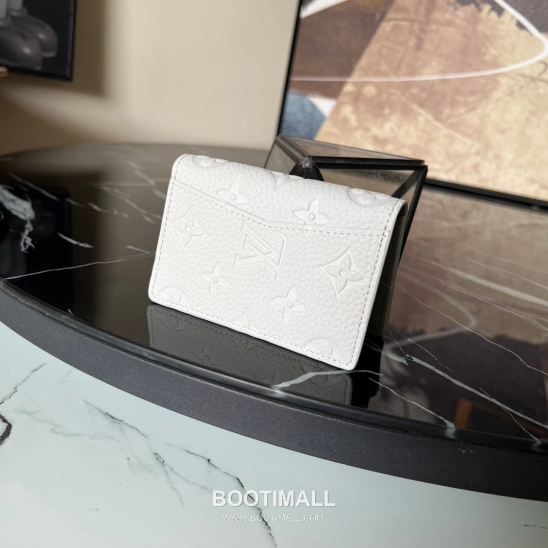 Louis Vuitton Pocket Taurillon Leather Wallet with Card Slot Pocket Detail 루이비통 포켓 타우릴론 레더 반지갑 M82557 11cm 2