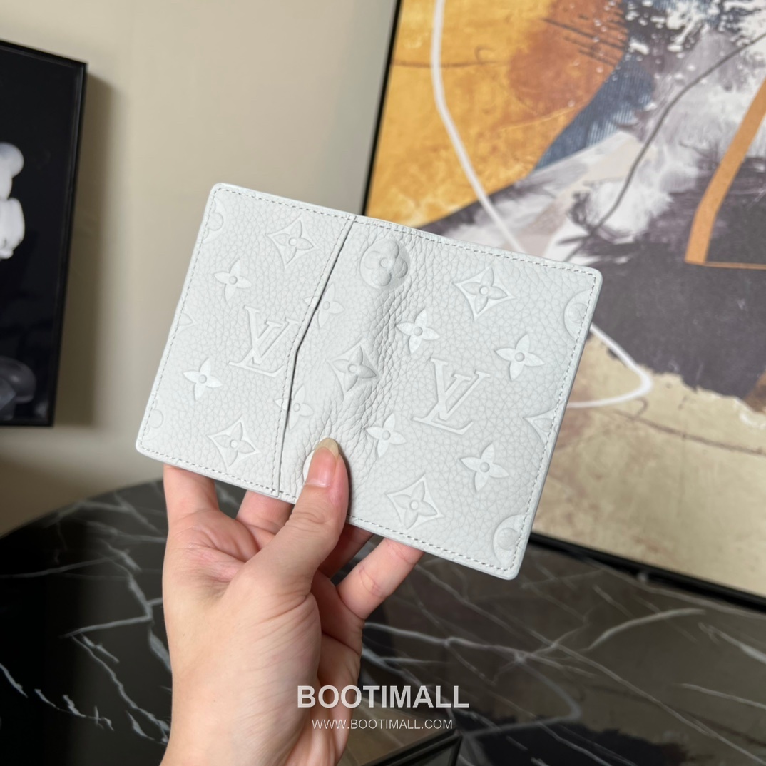 Louis Vuitton Pocket Taurillon Leather Wallet with Card Slot Pocket Detail 루이비통 포켓 타우릴론 레더 반지갑 M82557 11cm 3