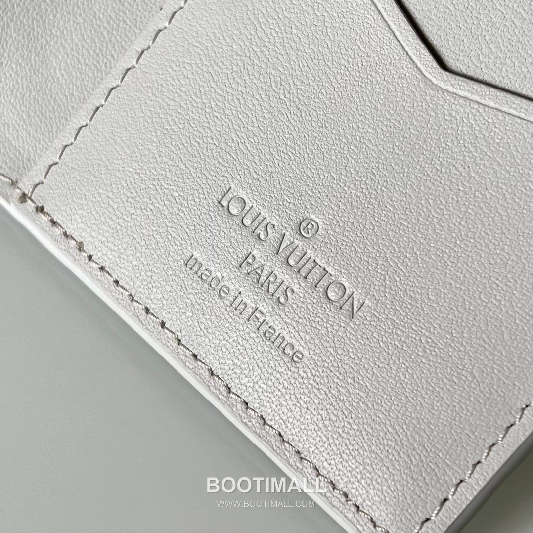Louis Vuitton Pocket Taurillon Leather Wallet with Card Slot Pocket Detail 루이비통 포켓 타우릴론 레더 반지갑 M82557 11cm 5