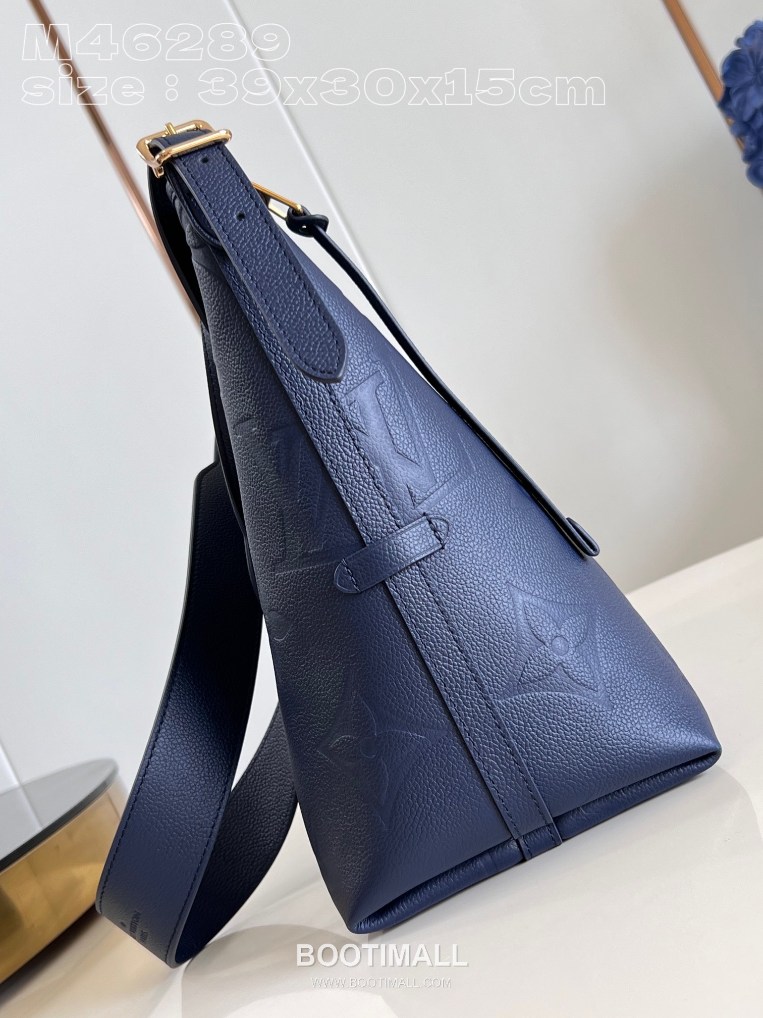 Louis Vuitton CarryAll MM Monogram Empreinte Calfskin Leather Hobo Tote Bag with Strap Pouch Detail 루이비통 캐리올 MM 모노그램 앙프렝뜨 카프스킨 레더 호보 토트백 M46289 39cm 3