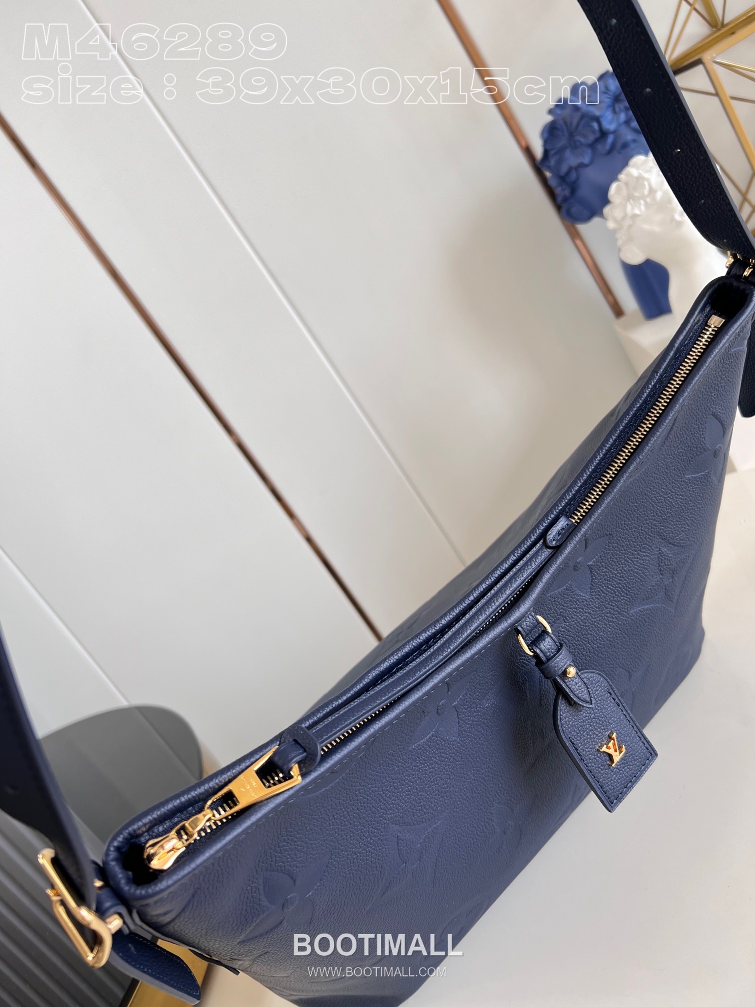 Louis Vuitton CarryAll MM Monogram Empreinte Calfskin Leather Hobo Tote Bag with Strap Pouch Detail 루이비통 캐리올 MM 모노그램 앙프렝뜨 카프스킨 레더 호보 토트백 M46289 39cm 7