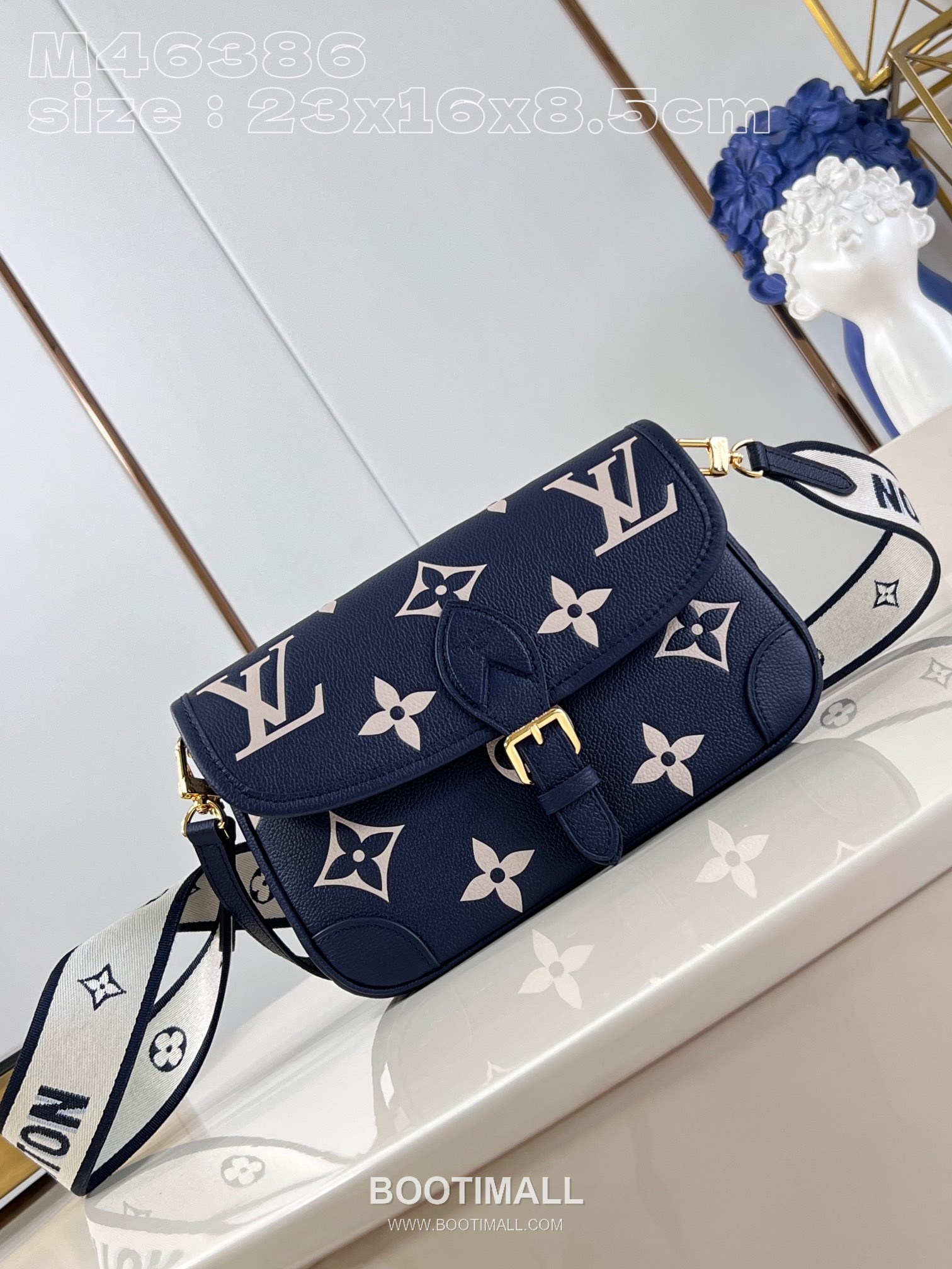 Louis Vuitton Diane Monogram Empreinte Calfskin Leather Shoulder Bag with Strap Detail 루이비통 디안느 모노그램 앙프렝뜨 카프스킨 레더 숄더백 M46386 23cm 1