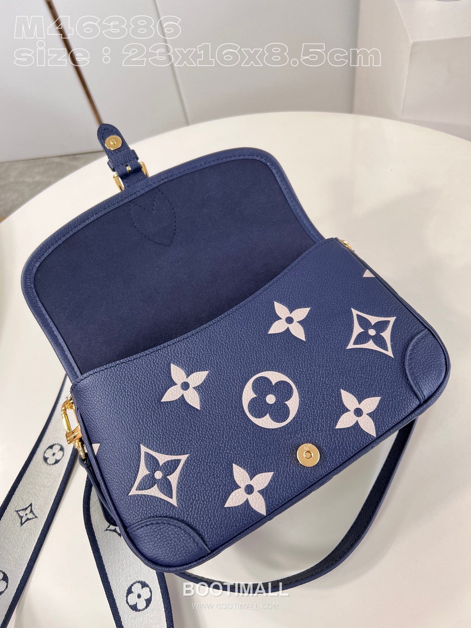 Louis Vuitton Diane Monogram Empreinte Calfskin Leather Shoulder Bag with Strap Detail 루이비통 디안느 모노그램 앙프렝뜨 카프스킨 레더 숄더백 M46386 23cm 6