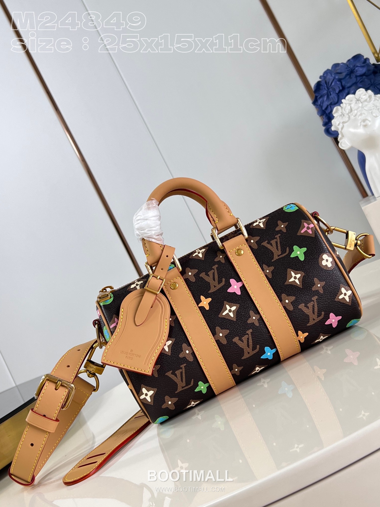 Louis Vuitton Keepall Bandoulière 25 Monogram Canvas Duffle Bag with Strap Name Tag Detail 루이비통 키폴 반둘리에 25 모노그램 캔버스 더플백 M24849 25cm 1
