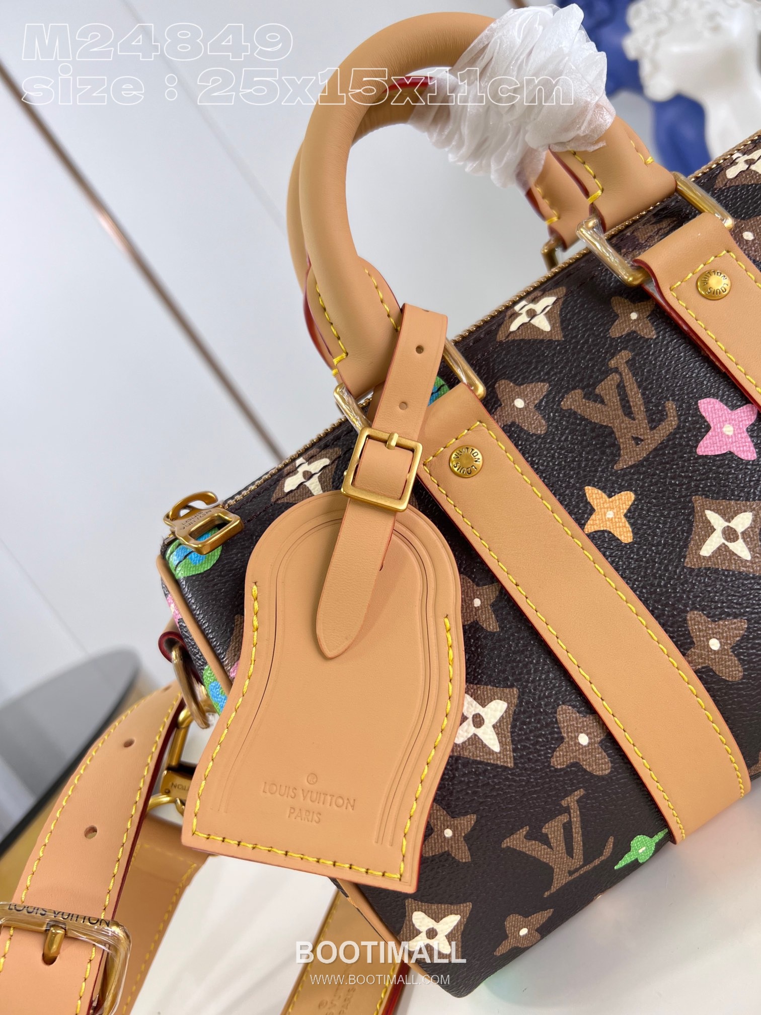 Louis Vuitton Keepall Bandoulière 25 Monogram Canvas Duffle Bag with Strap Name Tag Detail 루이비통 키폴 반둘리에 25 모노그램 캔버스 더플백 M24849 25cm 2