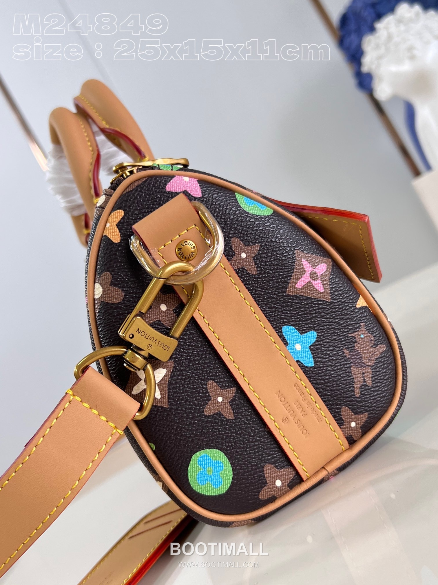 Louis Vuitton Keepall Bandoulière 25 Monogram Canvas Duffle Bag with Strap Name Tag Detail 루이비통 키폴 반둘리에 25 모노그램 캔버스 더플백 M24849 25cm 3