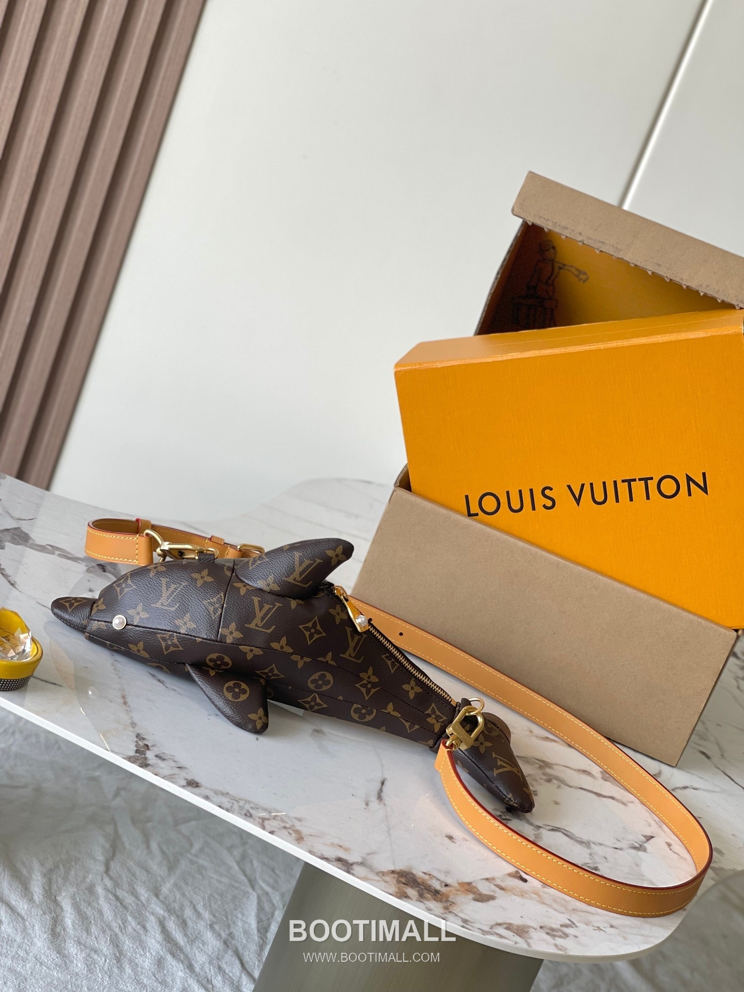Louis Vuitton Dolphin Monogram Canvas Duffle Bag with Handle Strap Detail 루이비통 돌핀 모노그램 캔버스 더플백 M14963 38cm 8