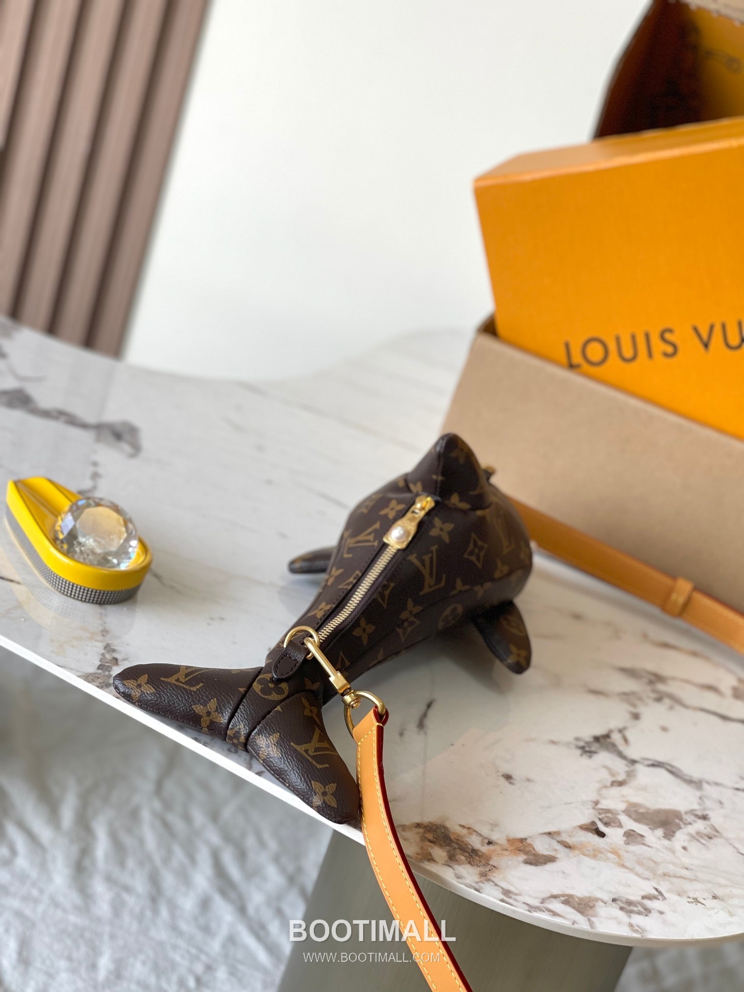 Louis Vuitton Dolphin Monogram Canvas Duffle Bag with Handle Strap Detail 루이비통 돌핀 모노그램 캔버스 더플백 M14963 38cm 10